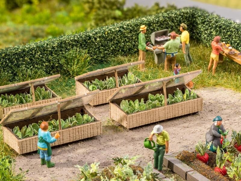 Noch 14025 HO scale Cold Frames with Lettuce