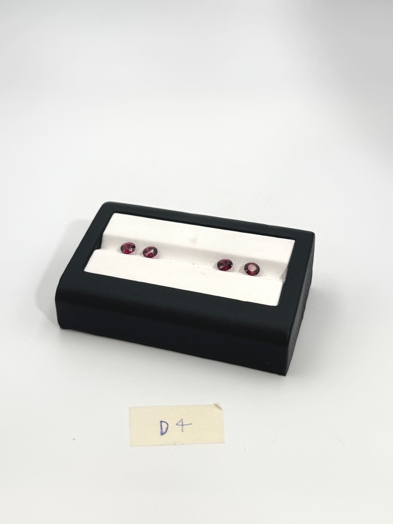 EV004 D4 玫塊石榴石 Rhodolite（玫紅） 6.5MM 一對 約2.2ct