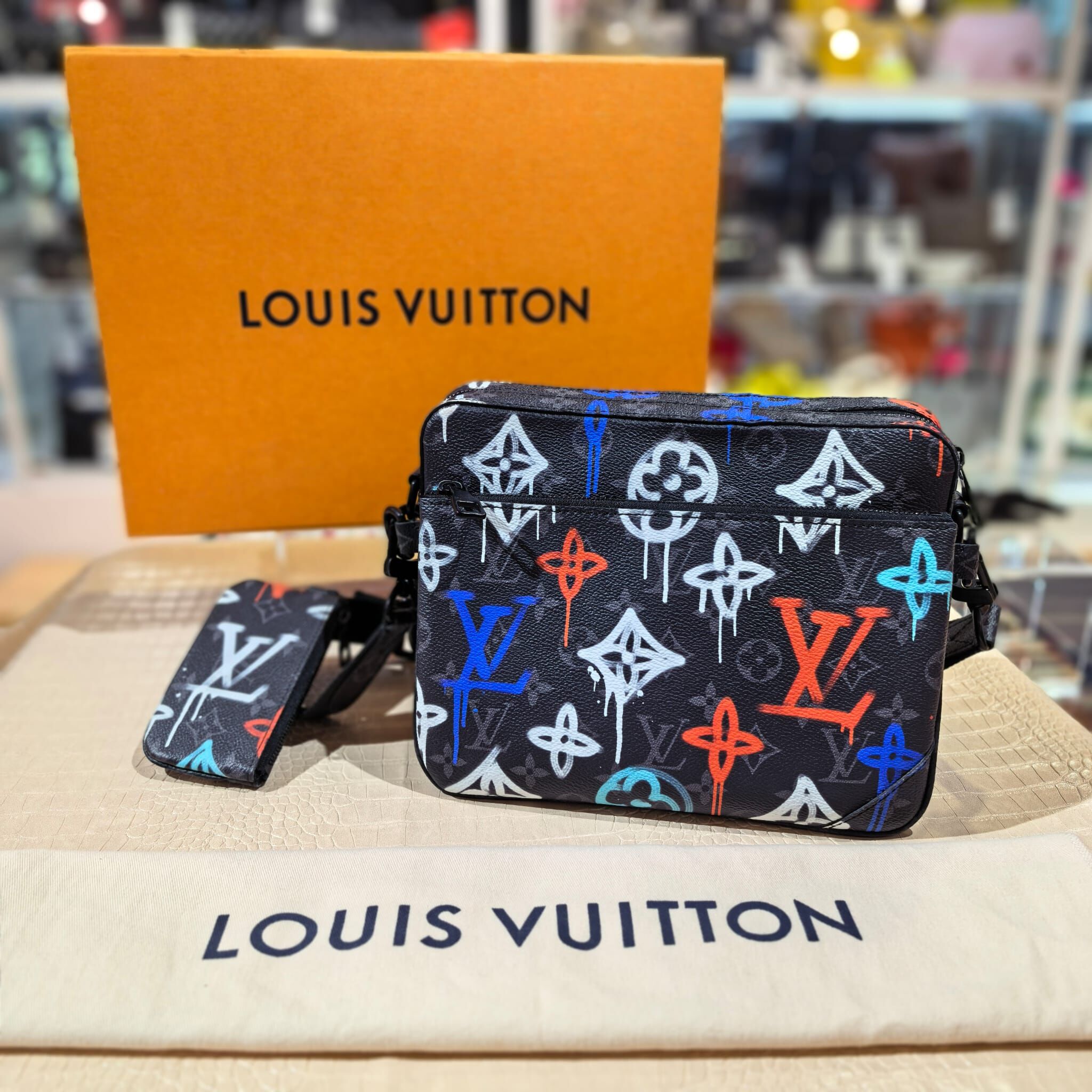 99%NEW二手LV郵差包, M21396, Monogram, Graffiti Trio, Messenger Bag, (黑色/帆布拼牛皮) #香榭站正品