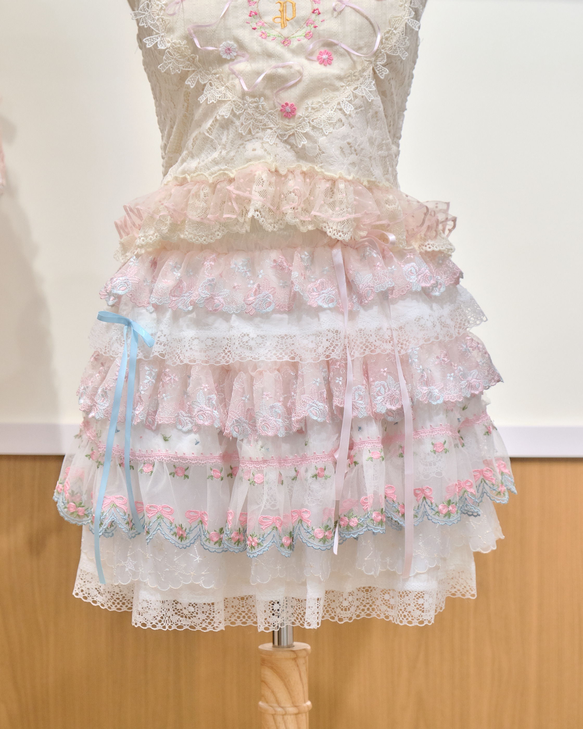 13989 Layered Cake Lace Mini Skirt