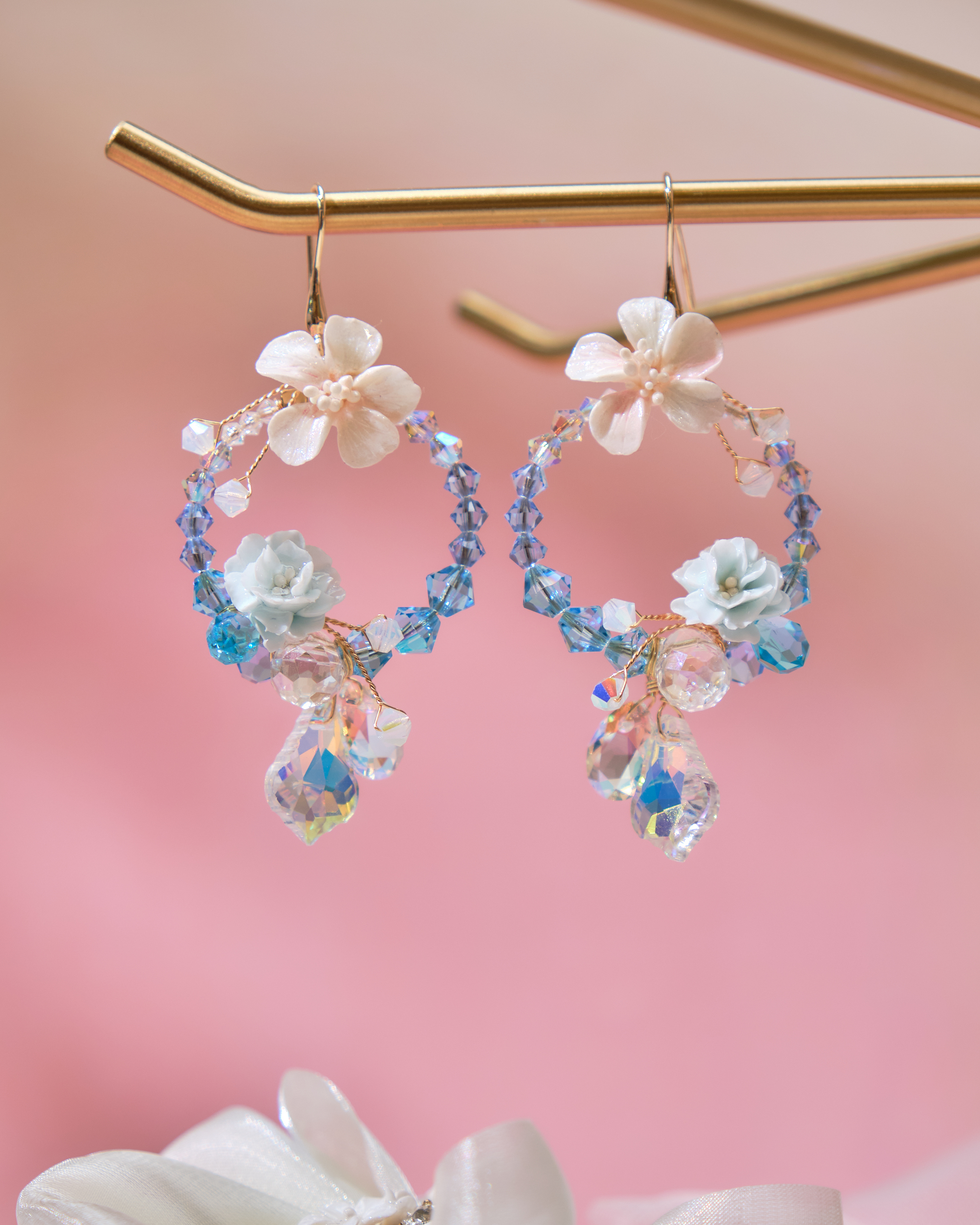13962 Crystal Garden Wreath Hoops