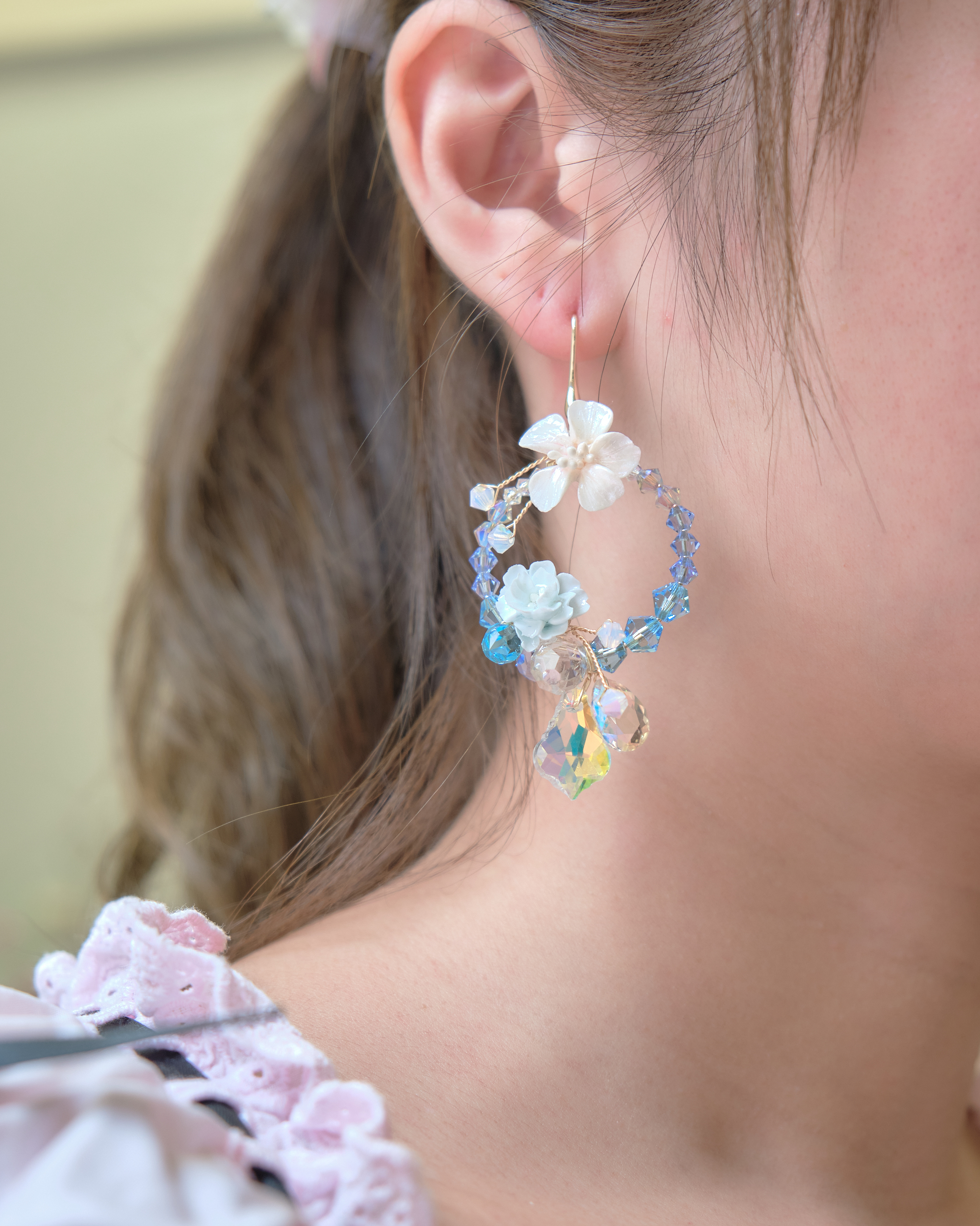13962 Crystal Garden Wreath Hoops