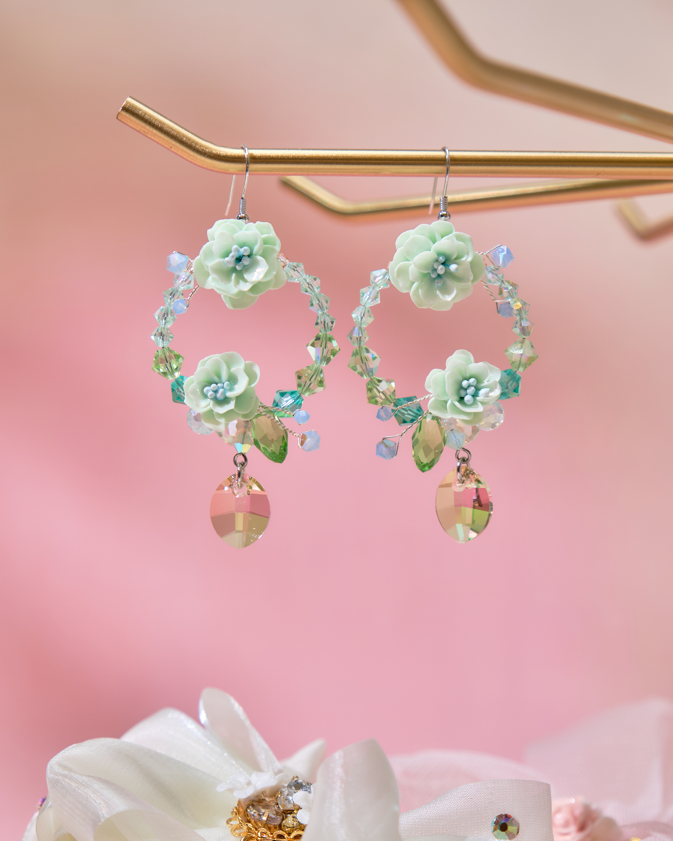 13960 Crystal Garden Wreath Hoops