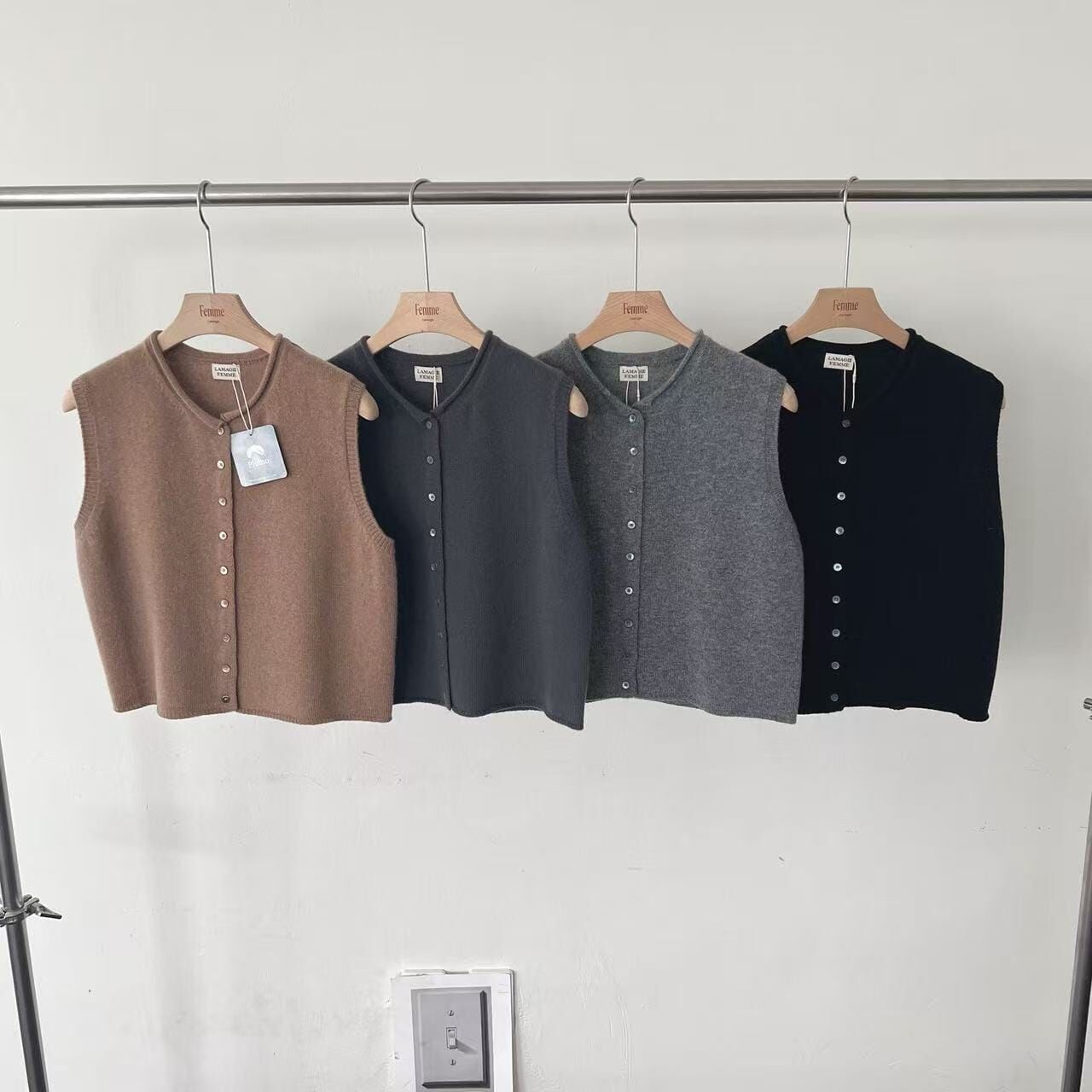 LF7111 小圓領排釦針織背心