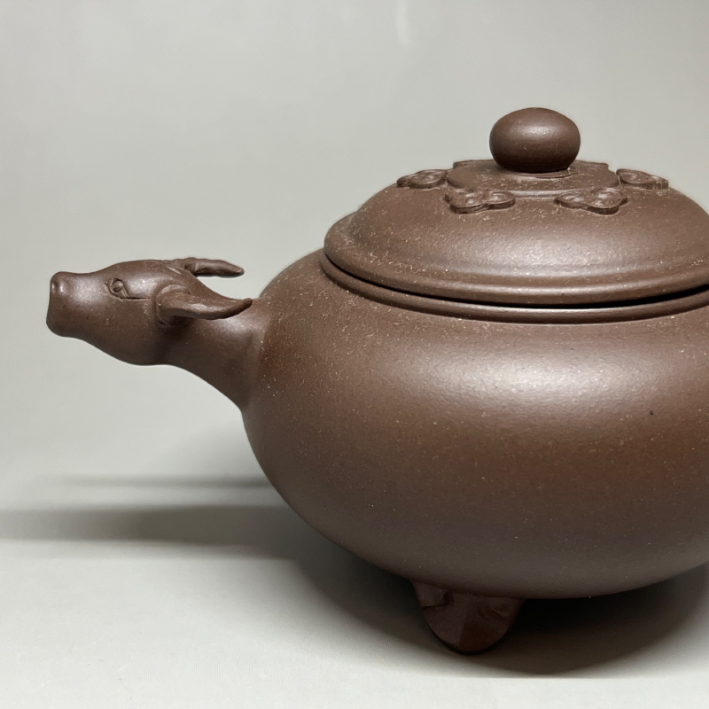 潘奏奇 如意春牛紫砂壺 壺口昂首春牛立體雕塑細節特寫
