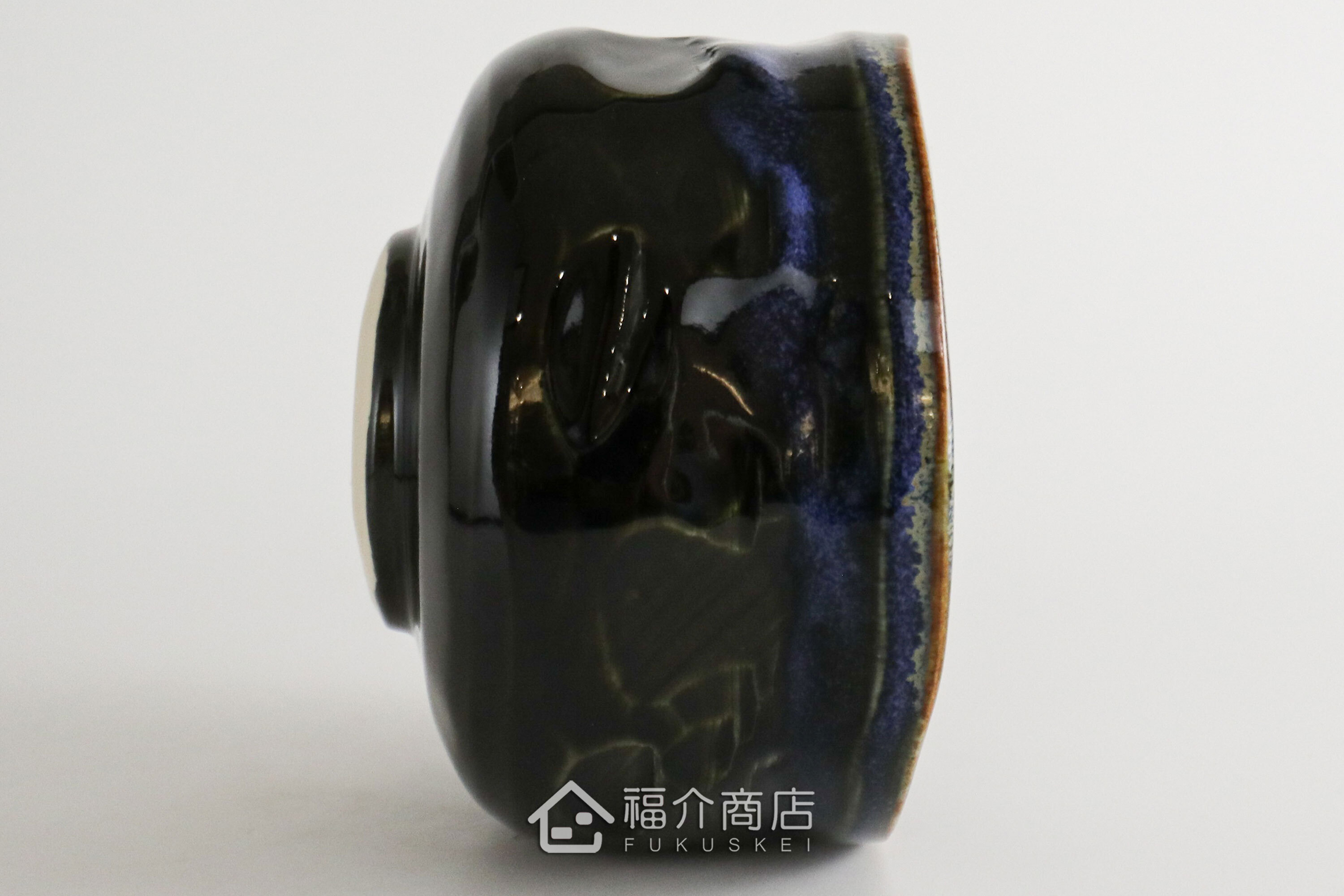 除了作為抹茶碗，也是餐桌上極具特色的盛裝食器，日式小菜、燉煮料理到沙拉、甜點都能輕鬆駕馭