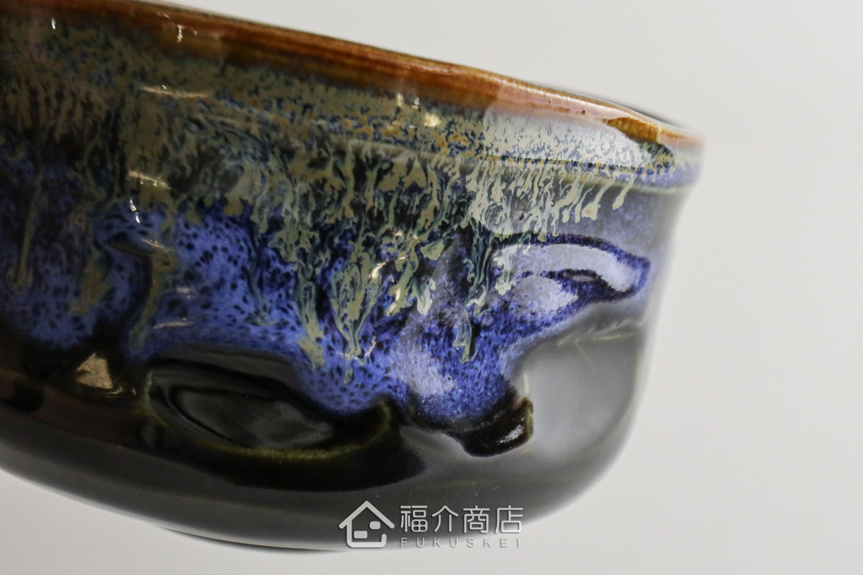 除了作為抹茶碗，也是餐桌上極具特色的盛裝食器，日式小菜、燉煮料理到沙拉、甜點都能輕鬆駕馭