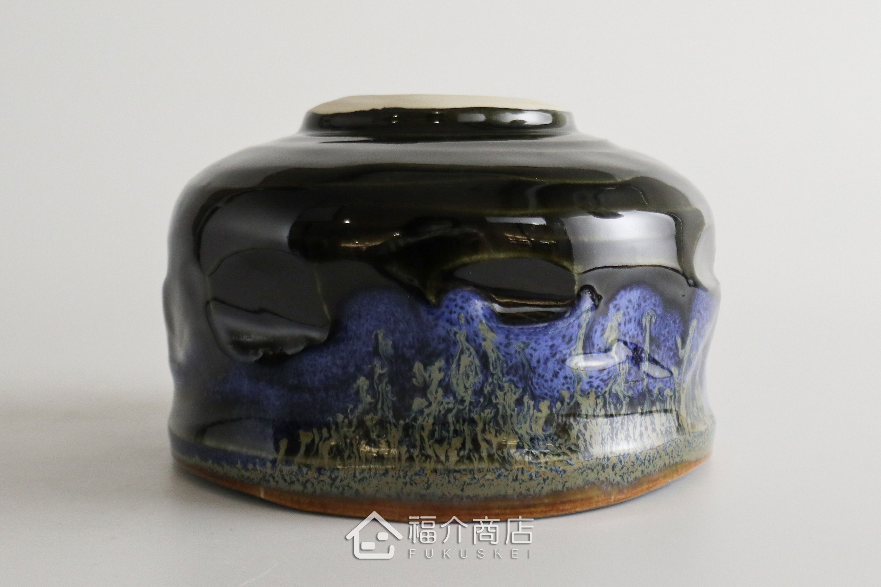 除了作為抹茶碗，也是餐桌上極具特色的盛裝食器，日式小菜、燉煮料理到沙拉、甜點都能輕鬆駕馭