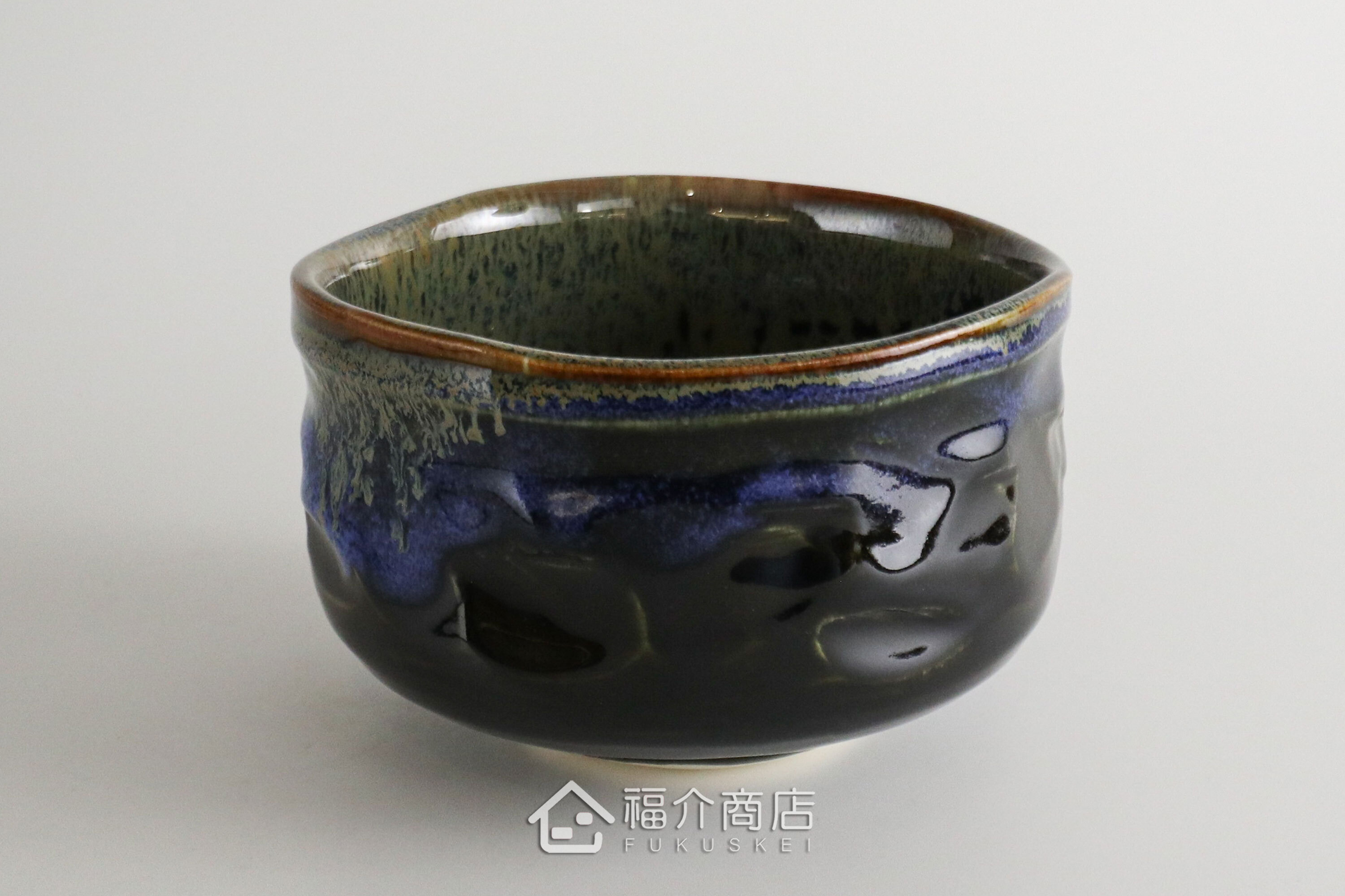 除了作為抹茶碗，也是餐桌上極具特色的盛裝食器，日式小菜、燉煮料理到沙拉、甜點都能輕鬆駕馭