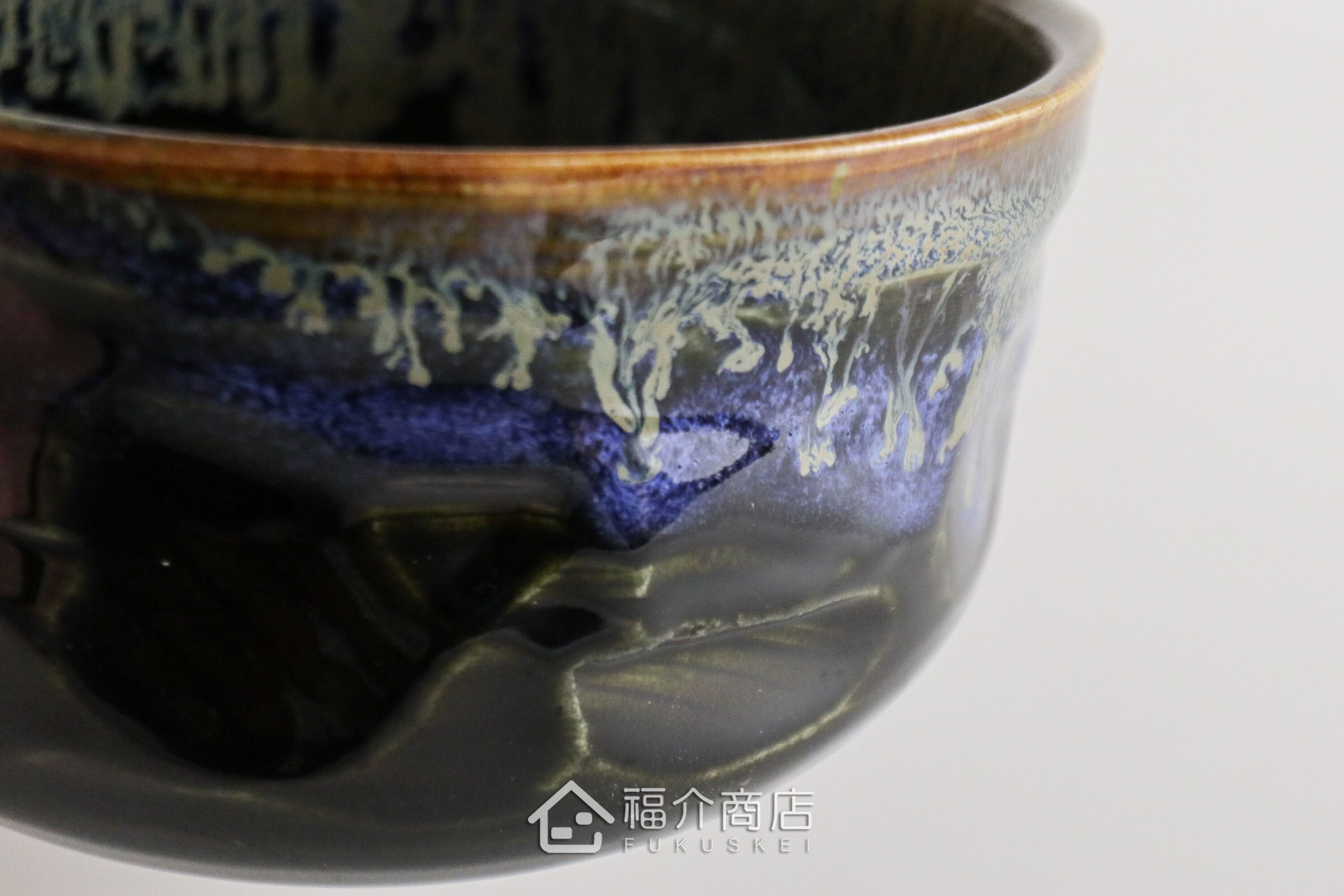 除了作為抹茶碗，也是餐桌上極具特色的盛裝食器，日式小菜、燉煮料理到沙拉、甜點都能輕鬆駕馭