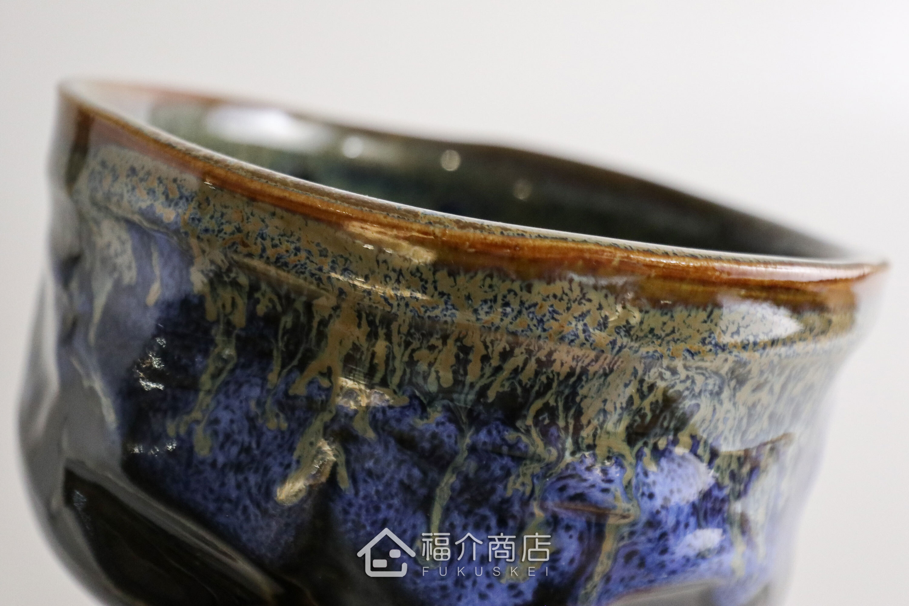除了作為抹茶碗，也是餐桌上極具特色的盛裝食器，日式小菜、燉煮料理到沙拉、甜點都能輕鬆駕馭