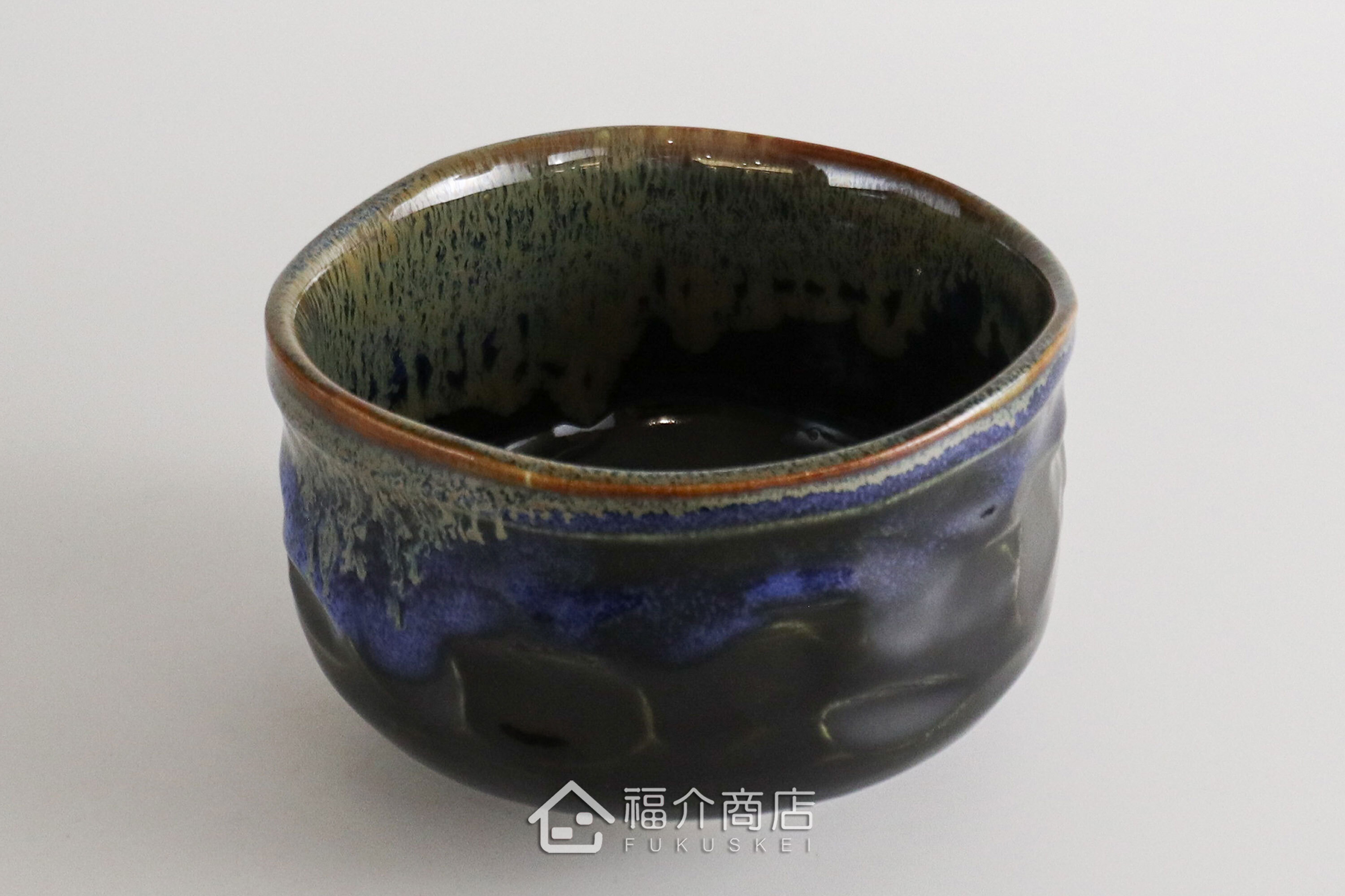 除了作為抹茶碗，也是餐桌上極具特色的盛裝食器，日式小菜、燉煮料理到沙拉、甜點都能輕鬆駕馭