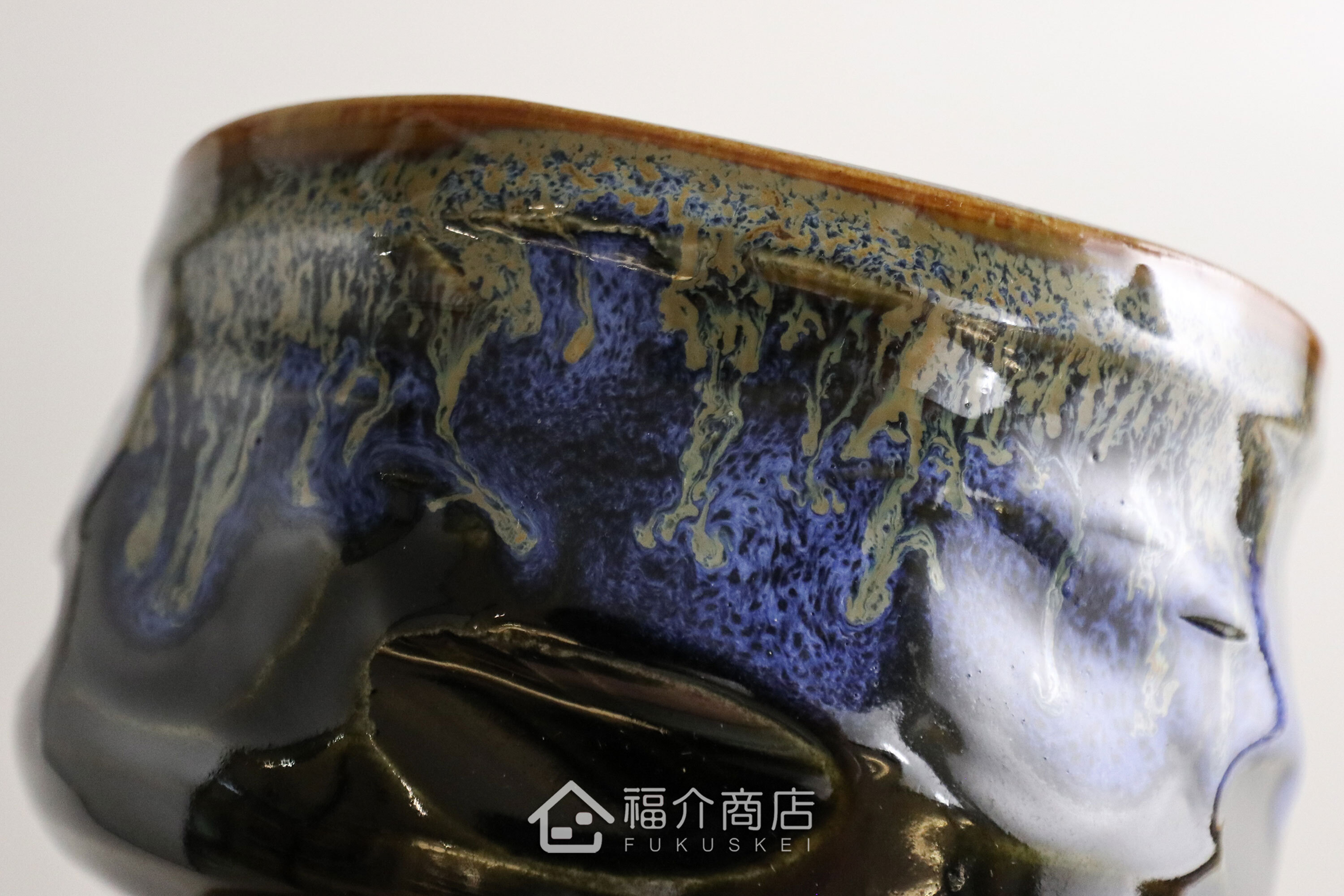 除了作為抹茶碗，也是餐桌上極具特色的盛裝食器，日式小菜、燉煮料理到沙拉、甜點都能輕鬆駕馭