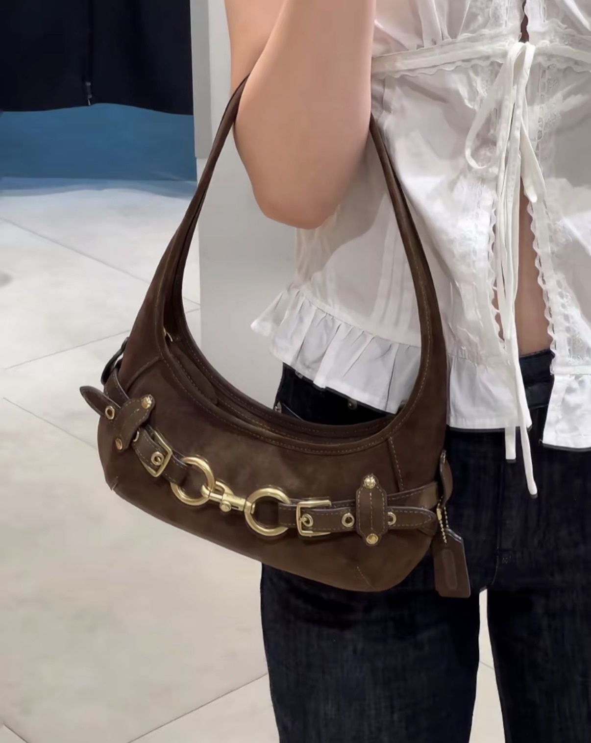 <秋天氛圍感的神🍂>COACH  Belted Ergo Shoulder Bag 月牙腋下包