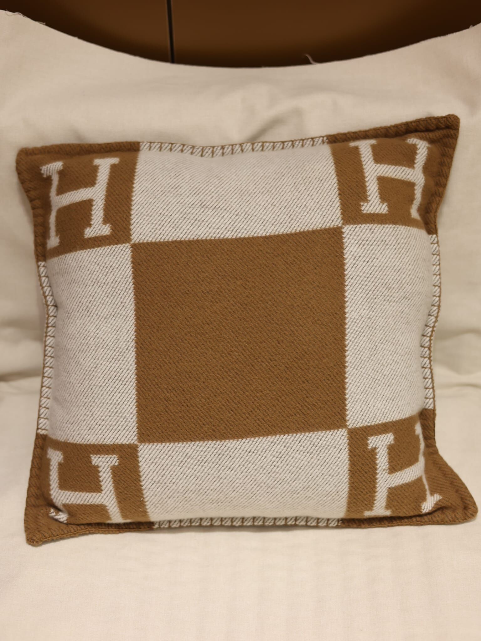Avalon pillow  small model 50x50cm ecru/camel