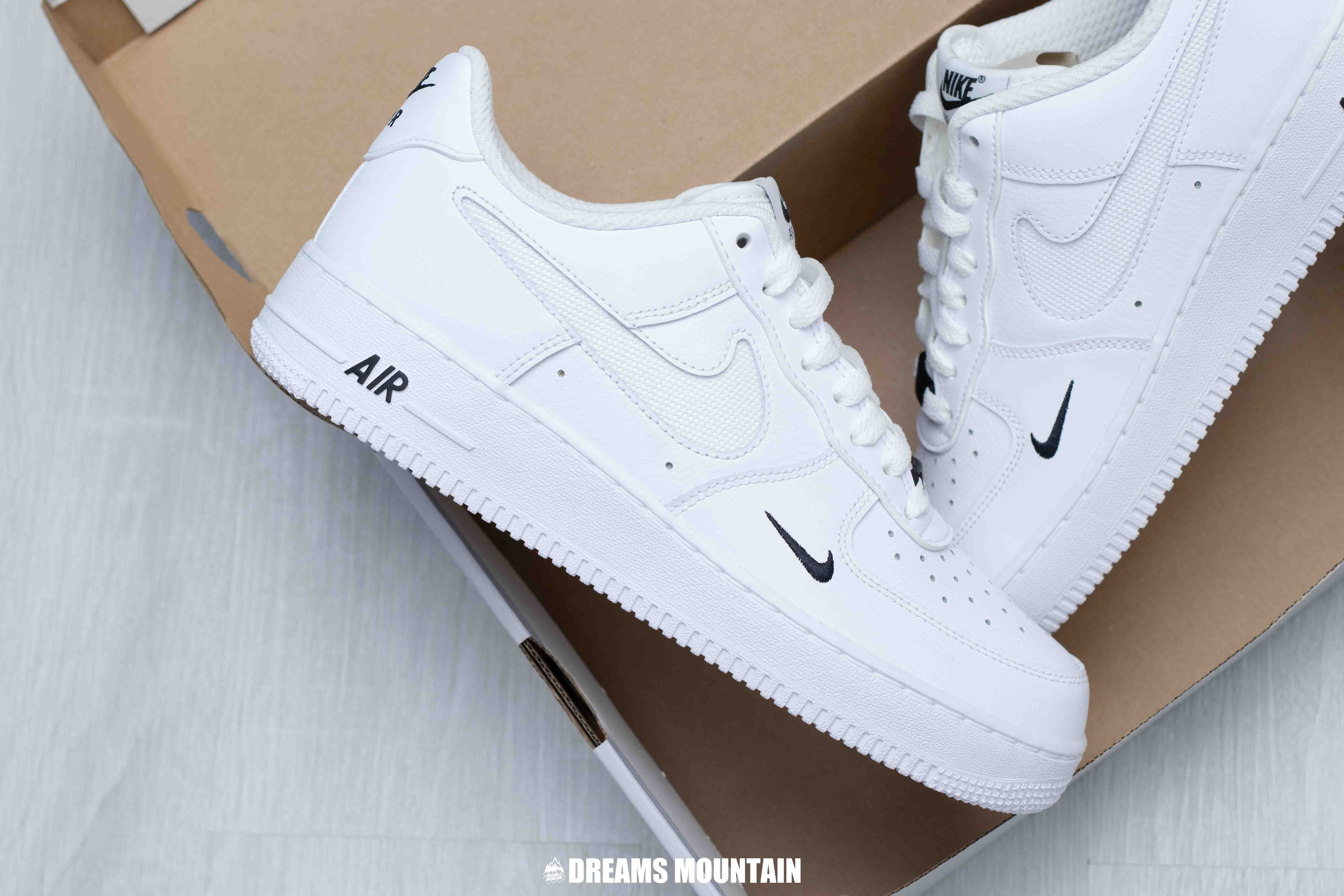 【預訂】NIKE AIR FORCE 1 07 LV8 白黑小剔 -MEN