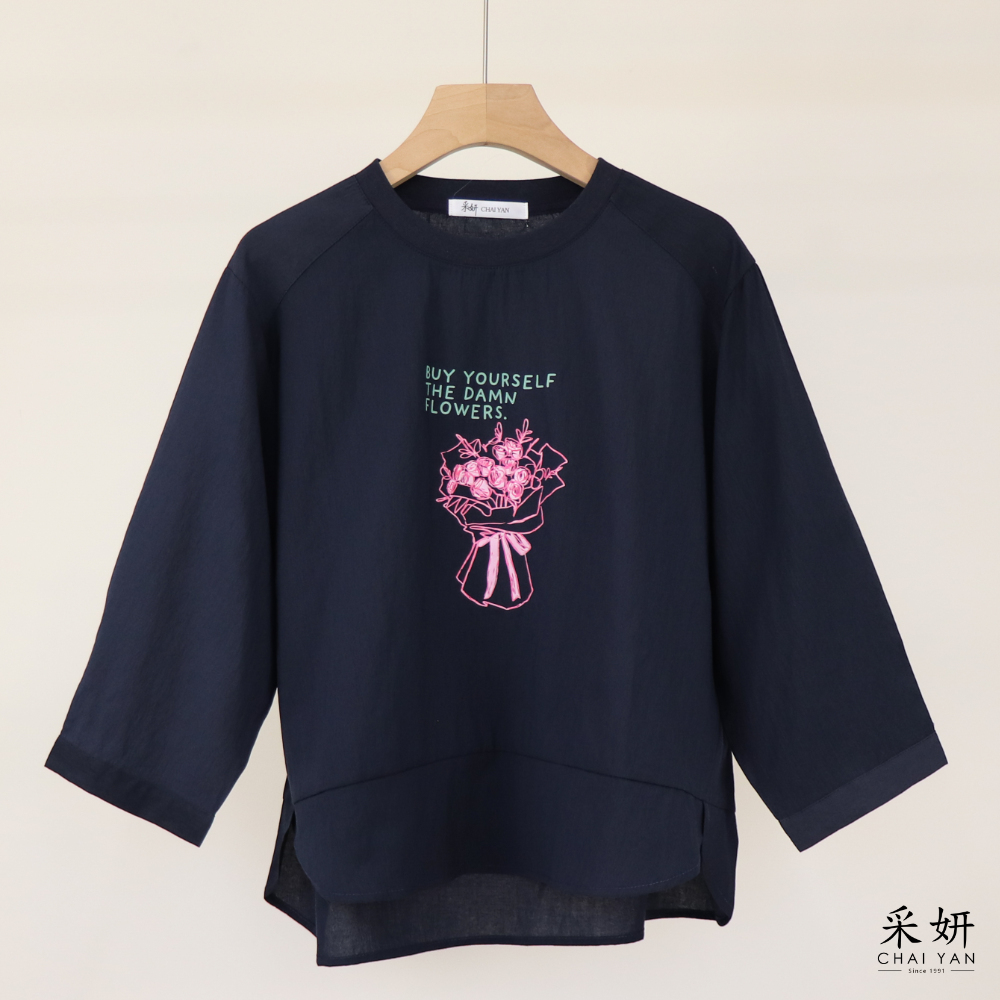 字母花束印花五分袖上衣