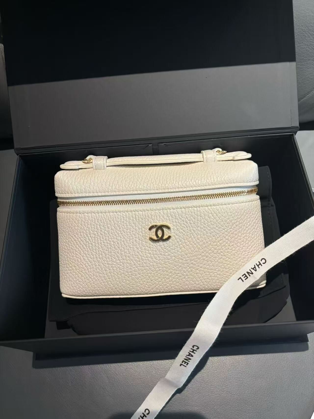 Chanel Small Vanity Case小號飯盒袋奶昔白金扣手袋