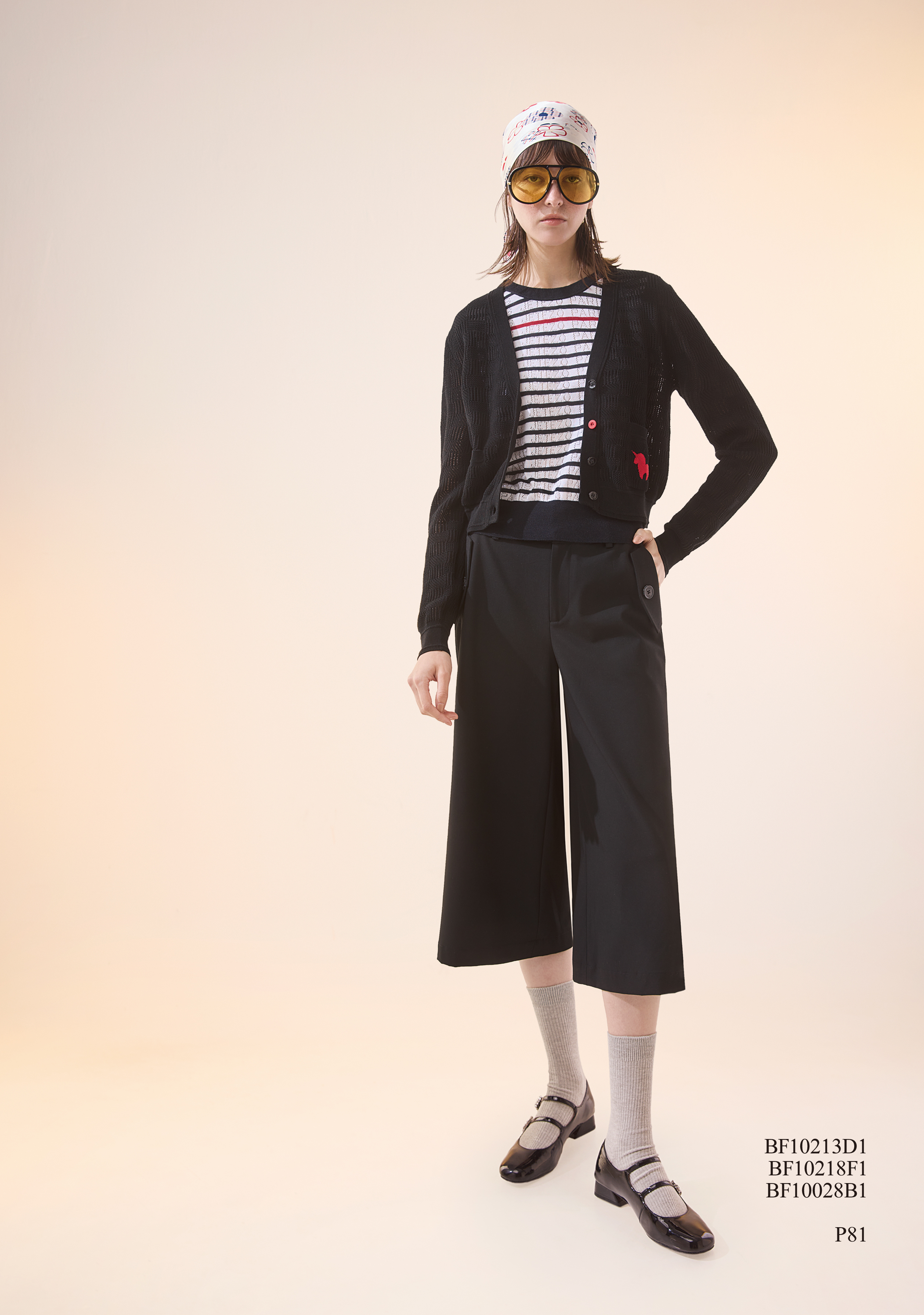 BF10213D1 夜幕紅印鏤空幾何短版V領針織外套