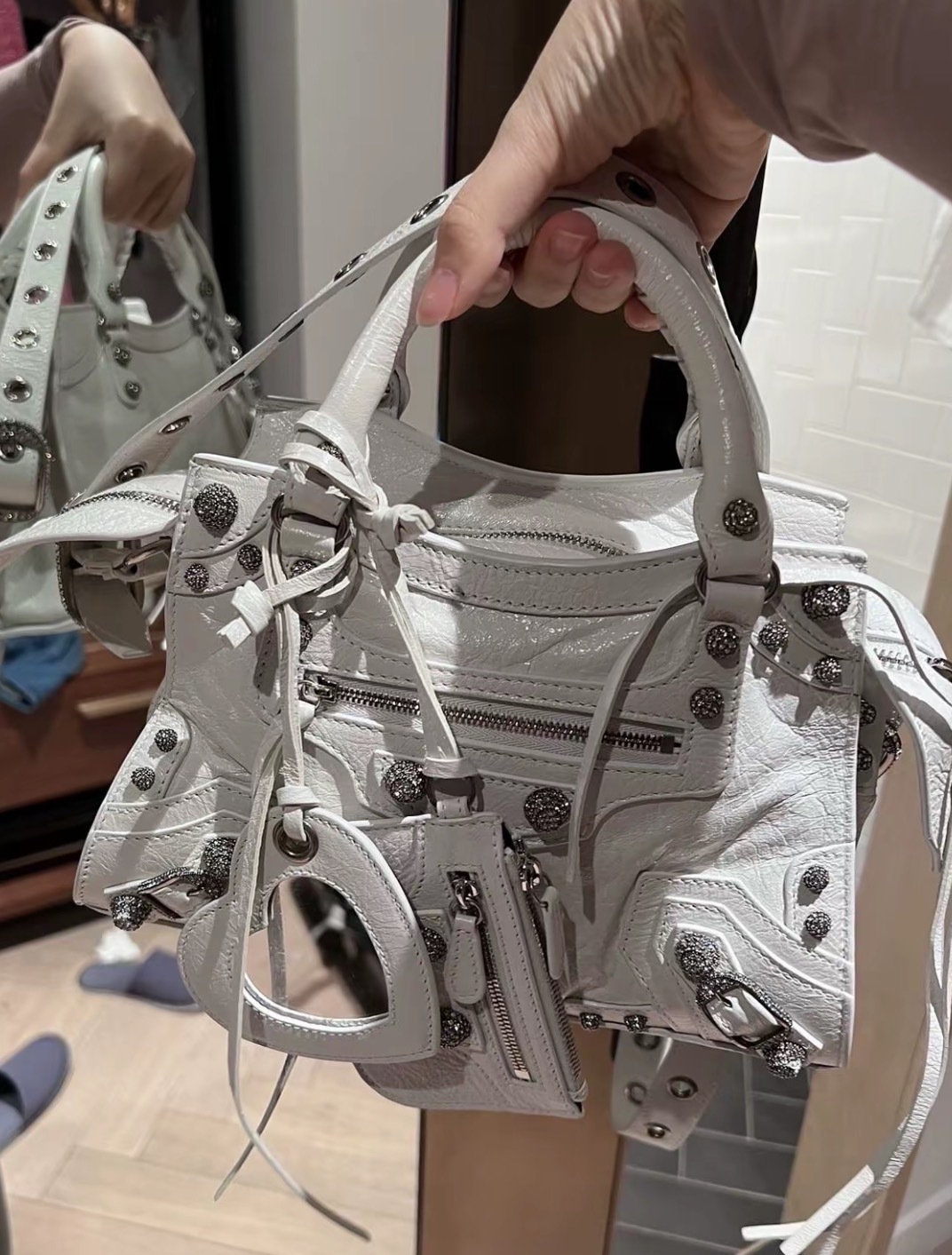 Balenciaga Neo Classic Small Handbag 機車包 奶白色銀扣手袋
