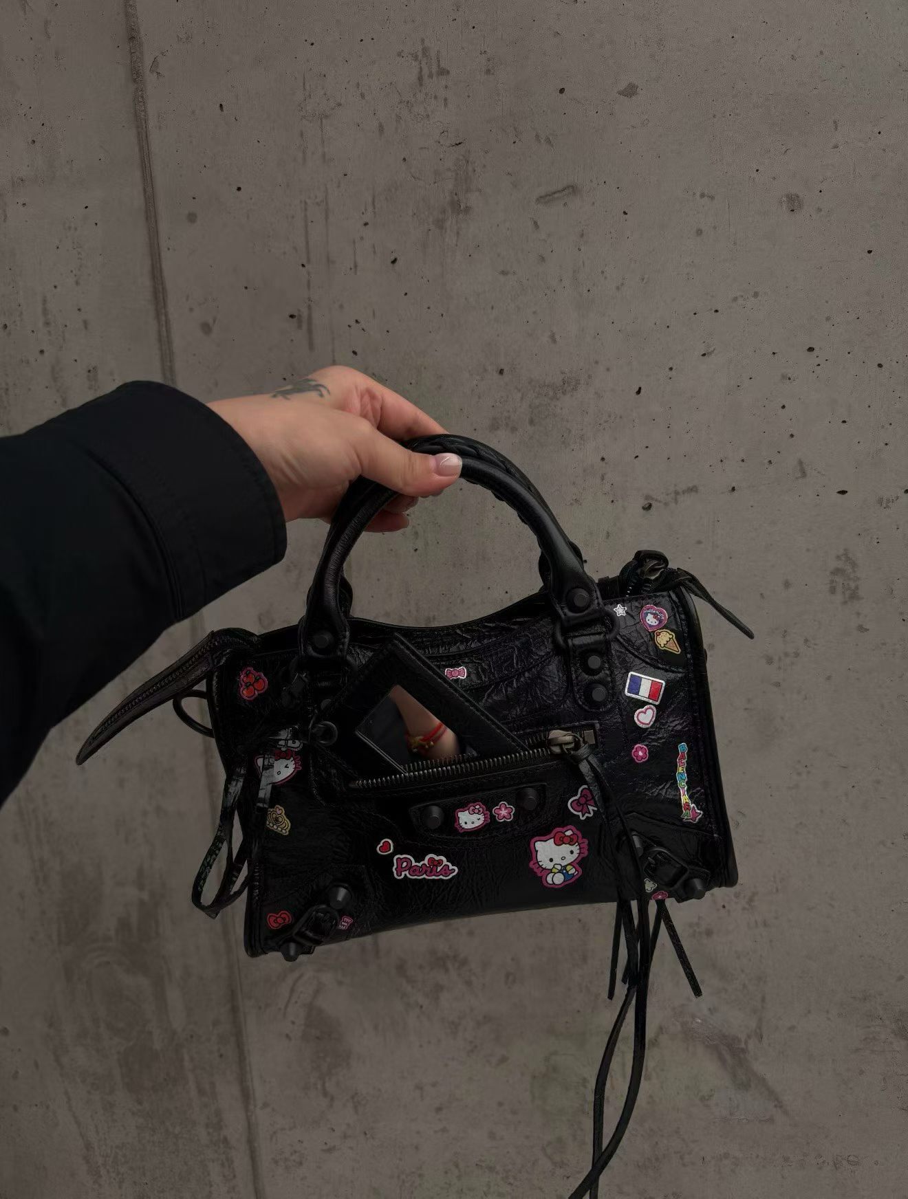 Balenciaga x Hello Kitty 經典聯名款 Everyday Tote Bag 黑色小牛皮手袋機車袋