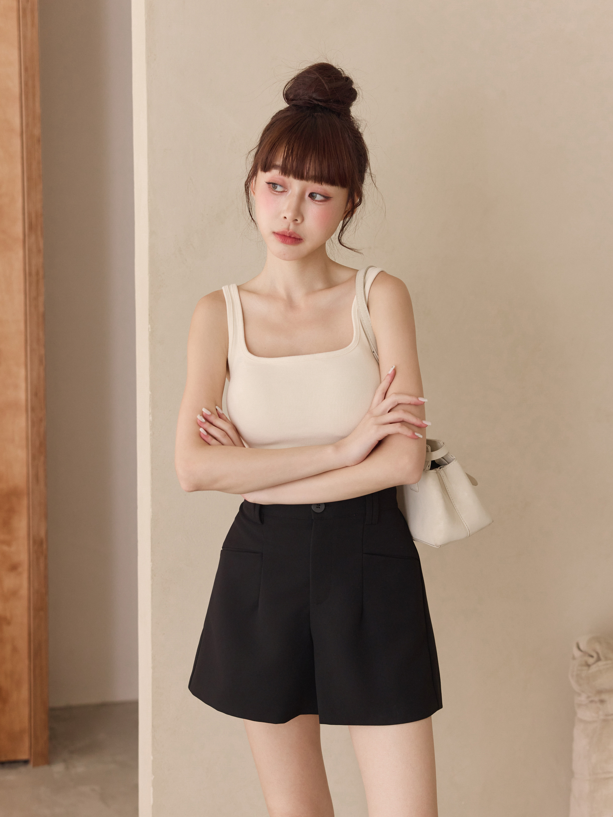 起毛タッチ肌ざわりの良い美胸カップ付きタンクトップ