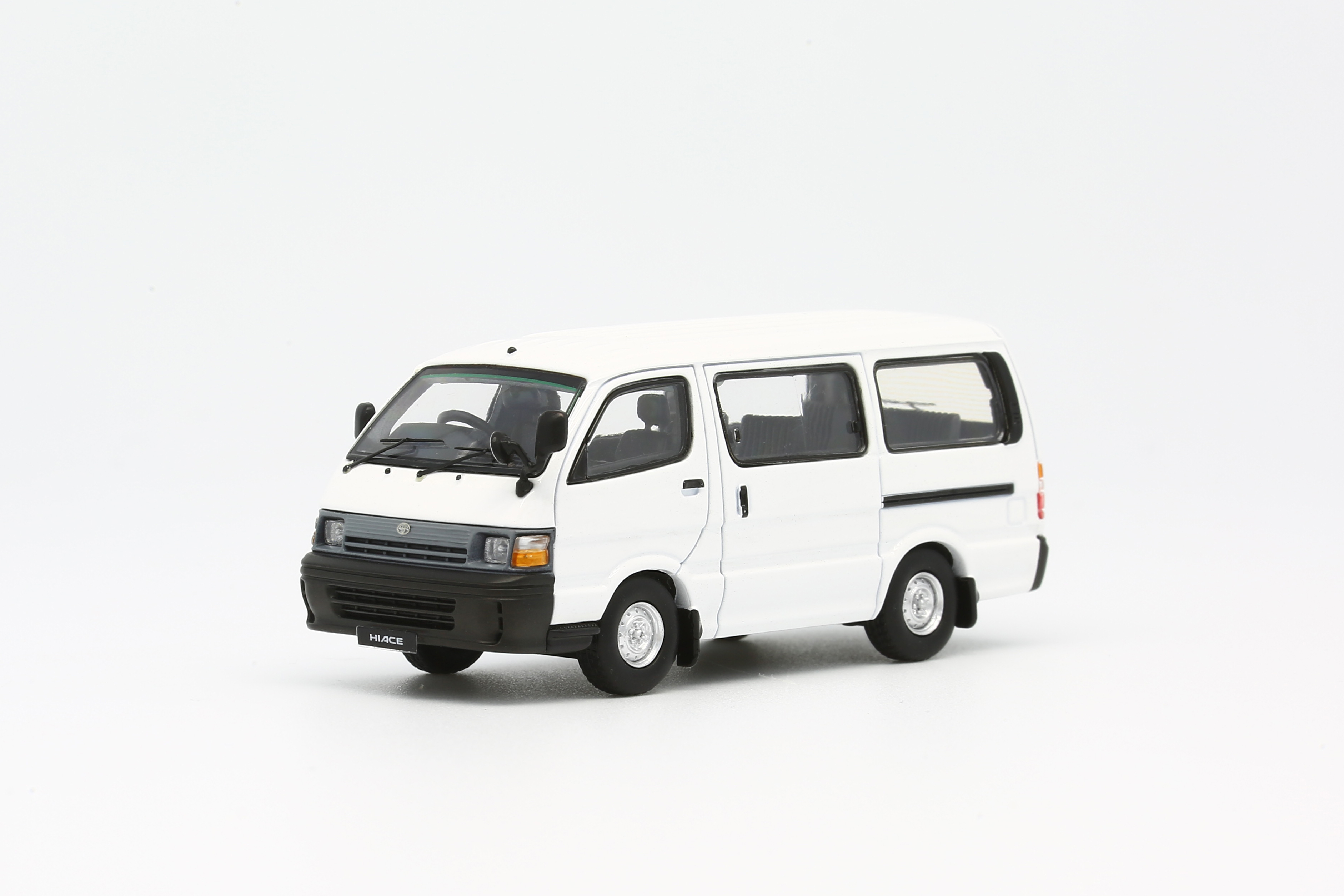 1/64 MODEL 1 Toyota Hiace 100 White (C33128)