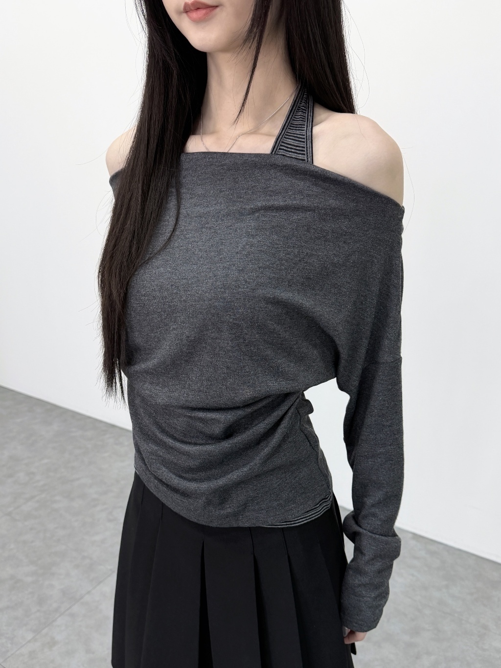 A0434-A14 慵懶感條紋掛脖垂墜領上衣
