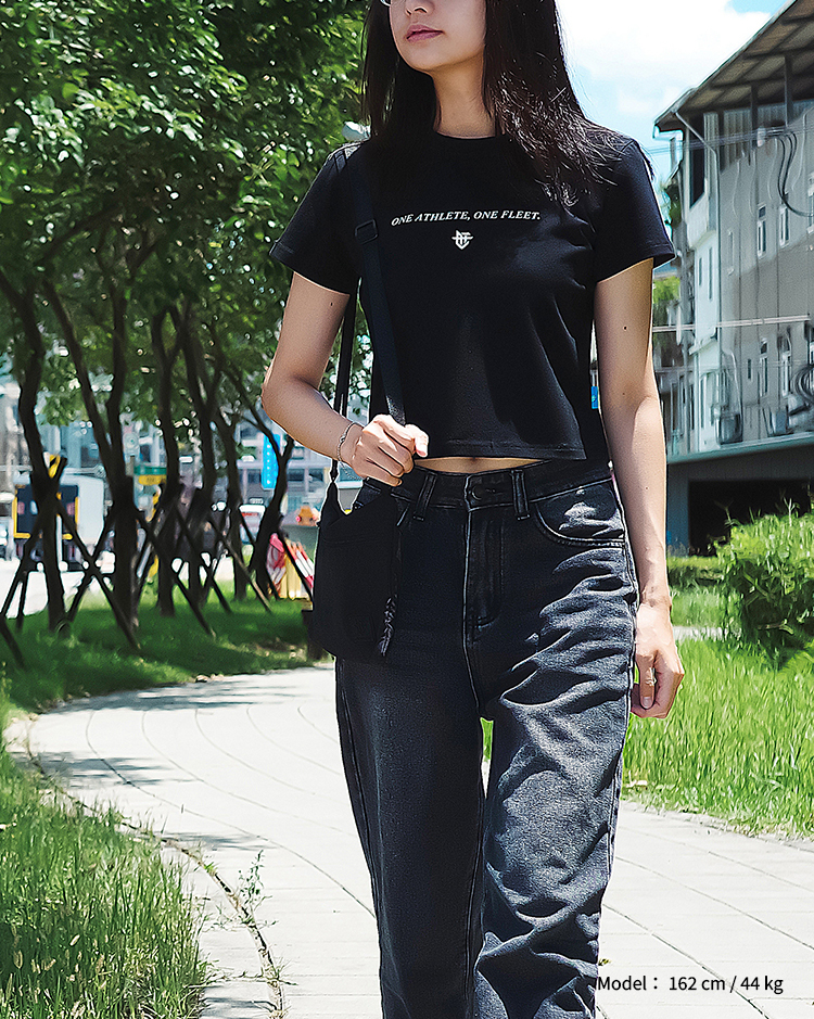 Slogan Cropped Tee / 口號彈力女短版Tee 黑