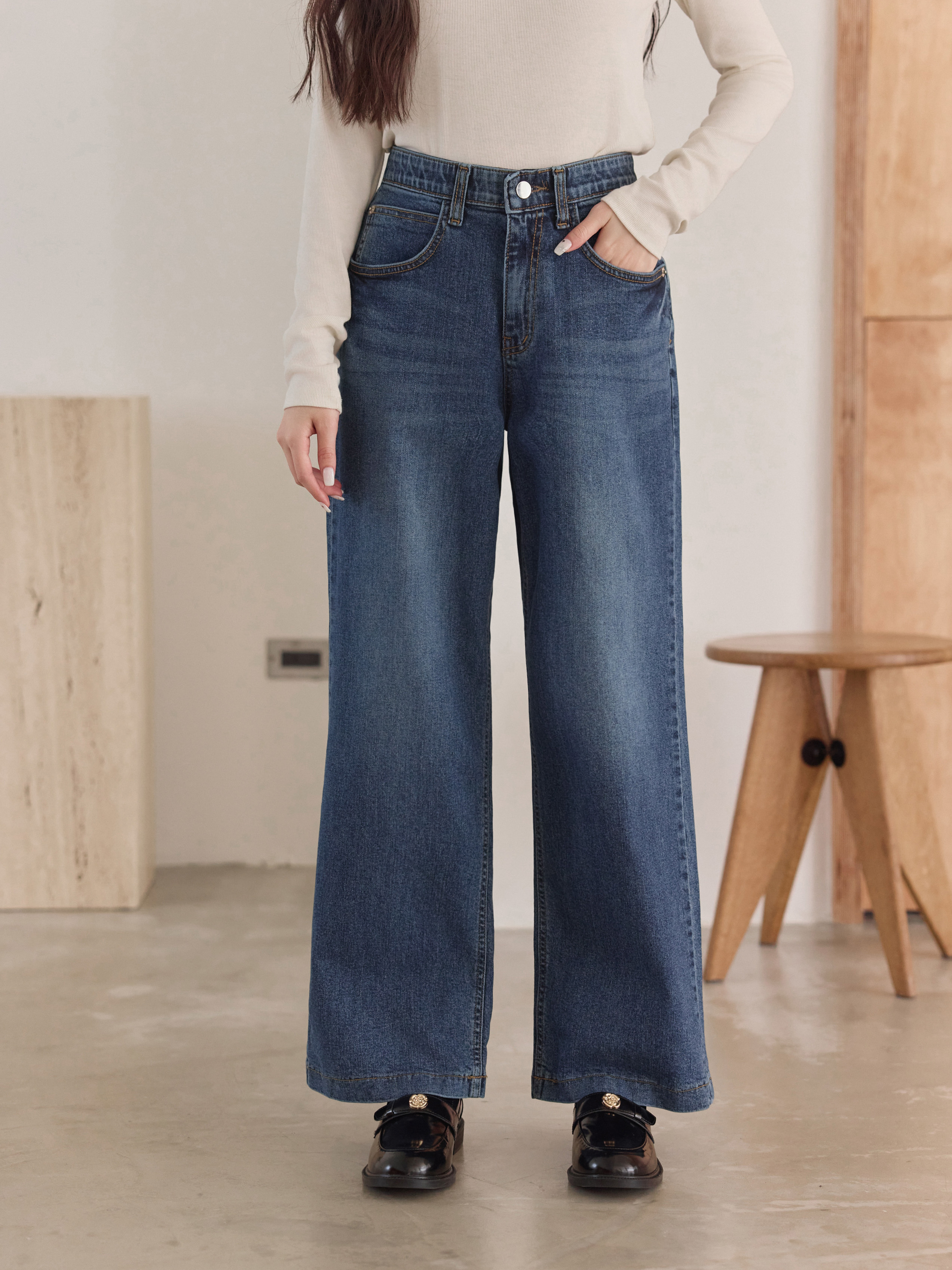 オールシーズンストレッチすっきり見えレッグラインストレートパンツ