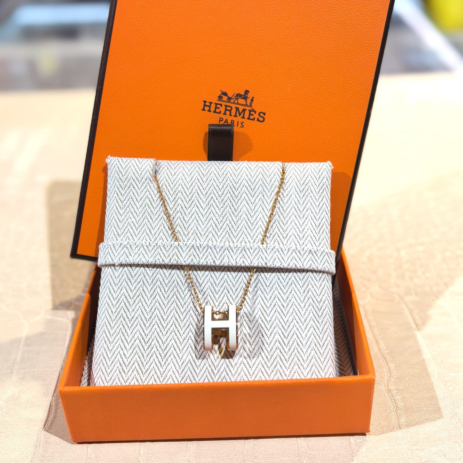 全新HERMES Necklace 白x金, 限量版經典大Pop H, 立體簍空橢圓 LOGO, 愛馬士頸鏈, #BRAND NEW #香榭站正品