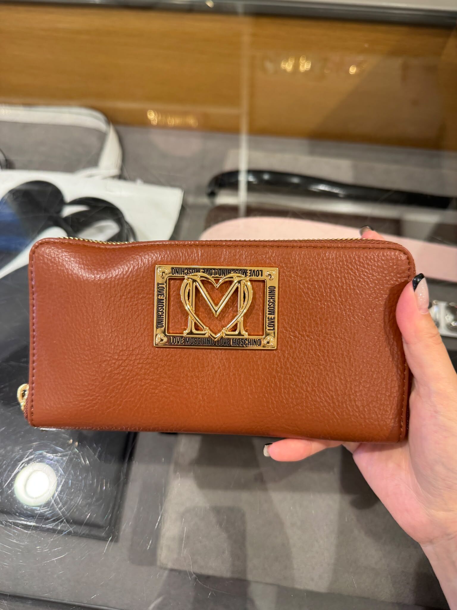 LYS02649 Love Moschino 金色心形Logo拉鏈長銀包