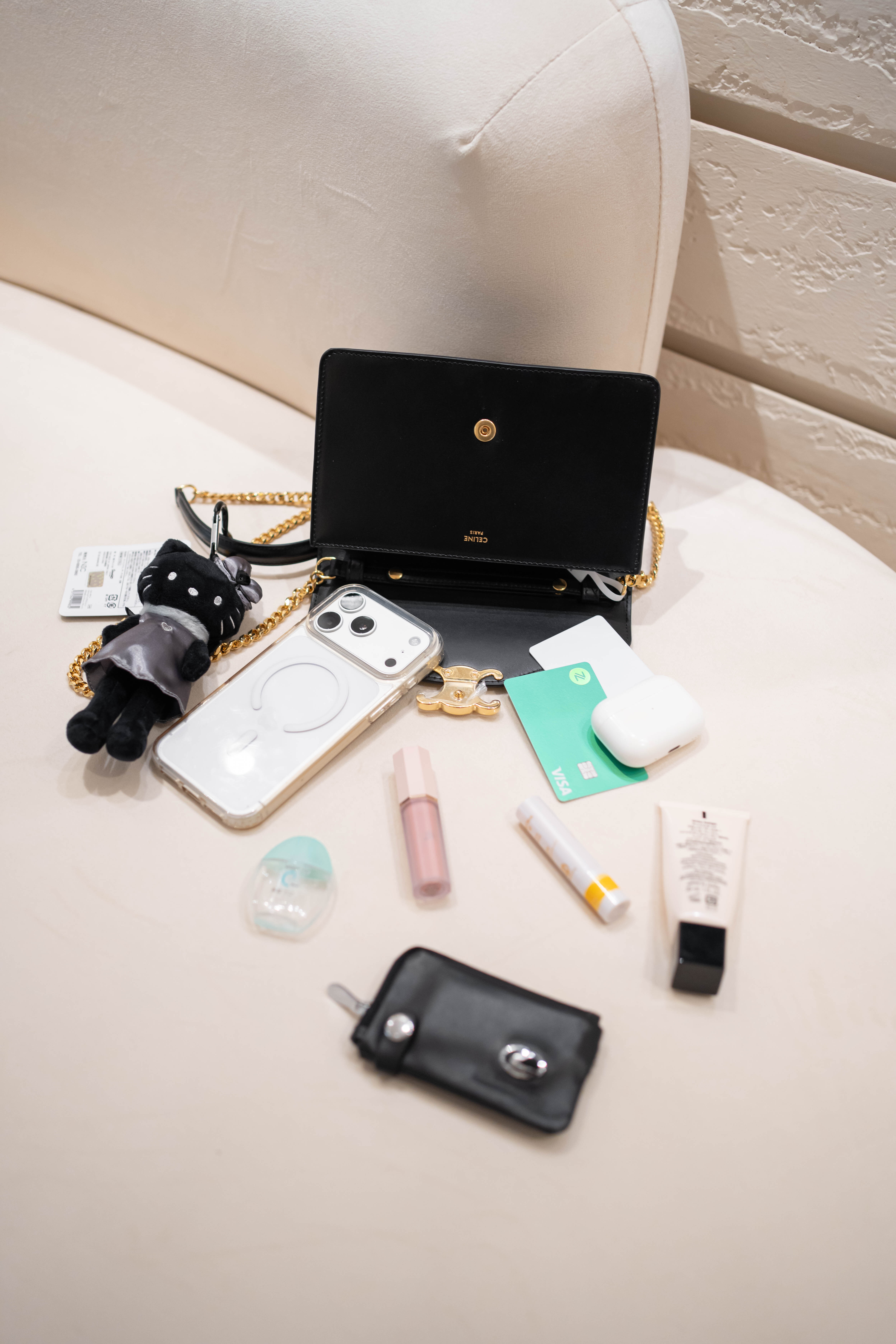 Celine Margo Chain Wallet black Triomphe 黑色金扣 小牛皮單肩袋