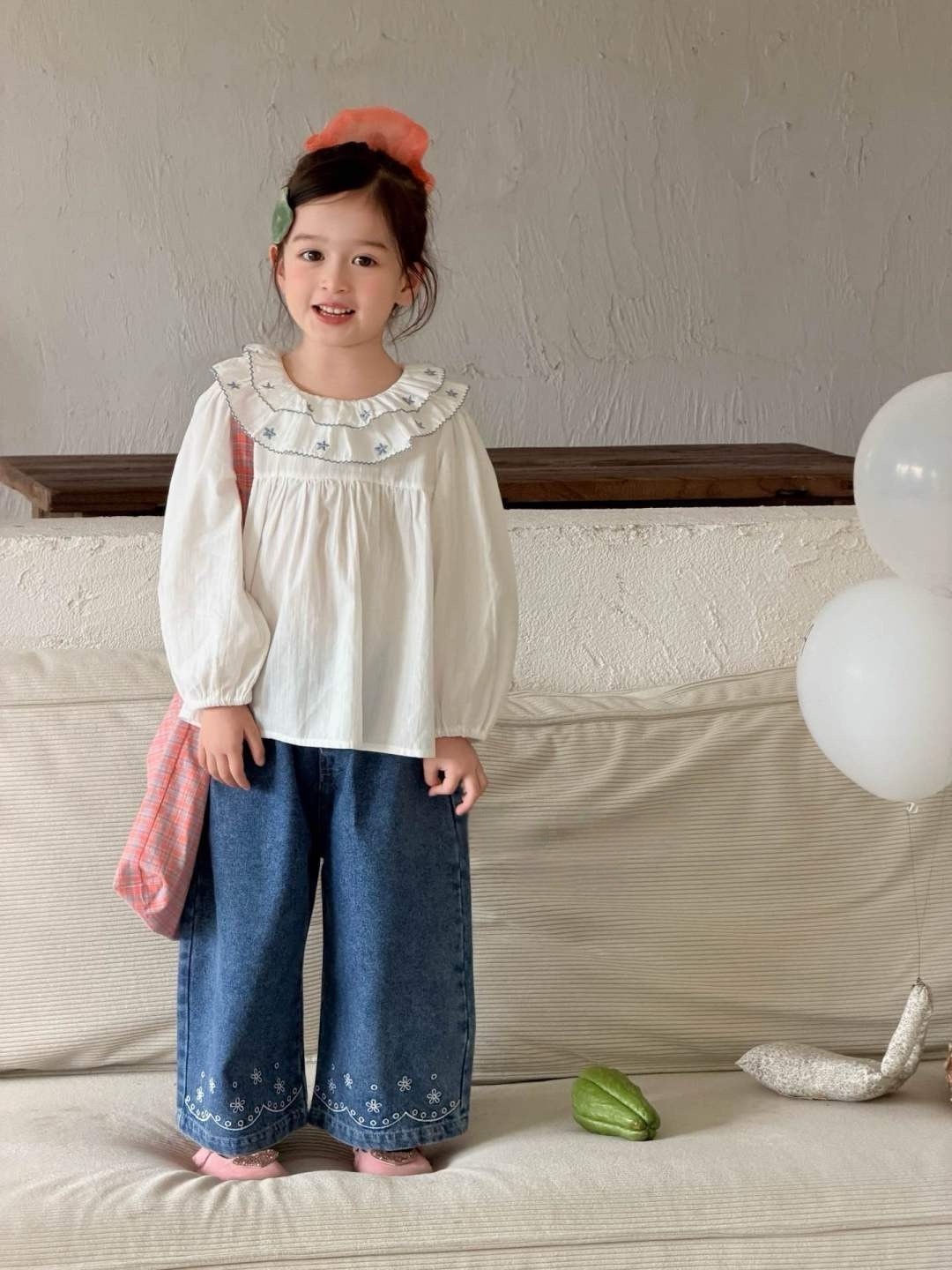 刺繡小花泡泡袖上衣
