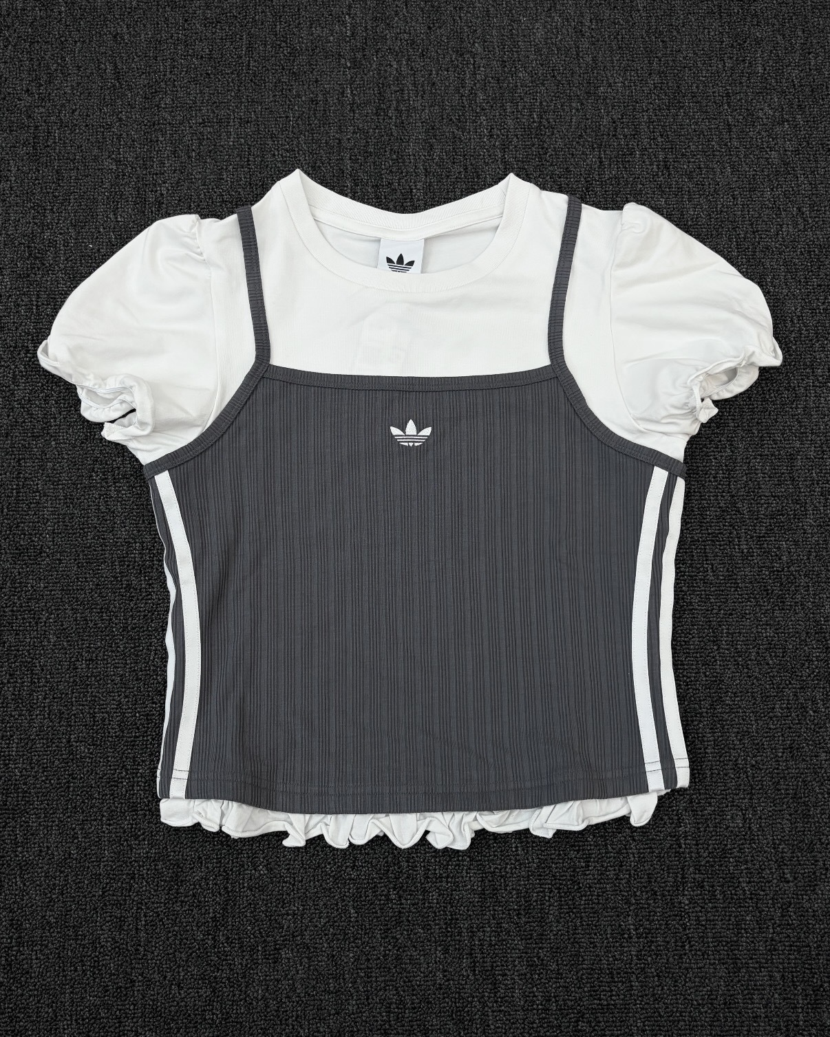 ADIDAS ORIGINALS SLIMS TEE 假兩件 泡泡袖 細肩背心 短T 短袖 疉穿 荷葉邊 花邊 三葉草 女款 深灰 LI5117 粉色 LI5118 / 調貨
