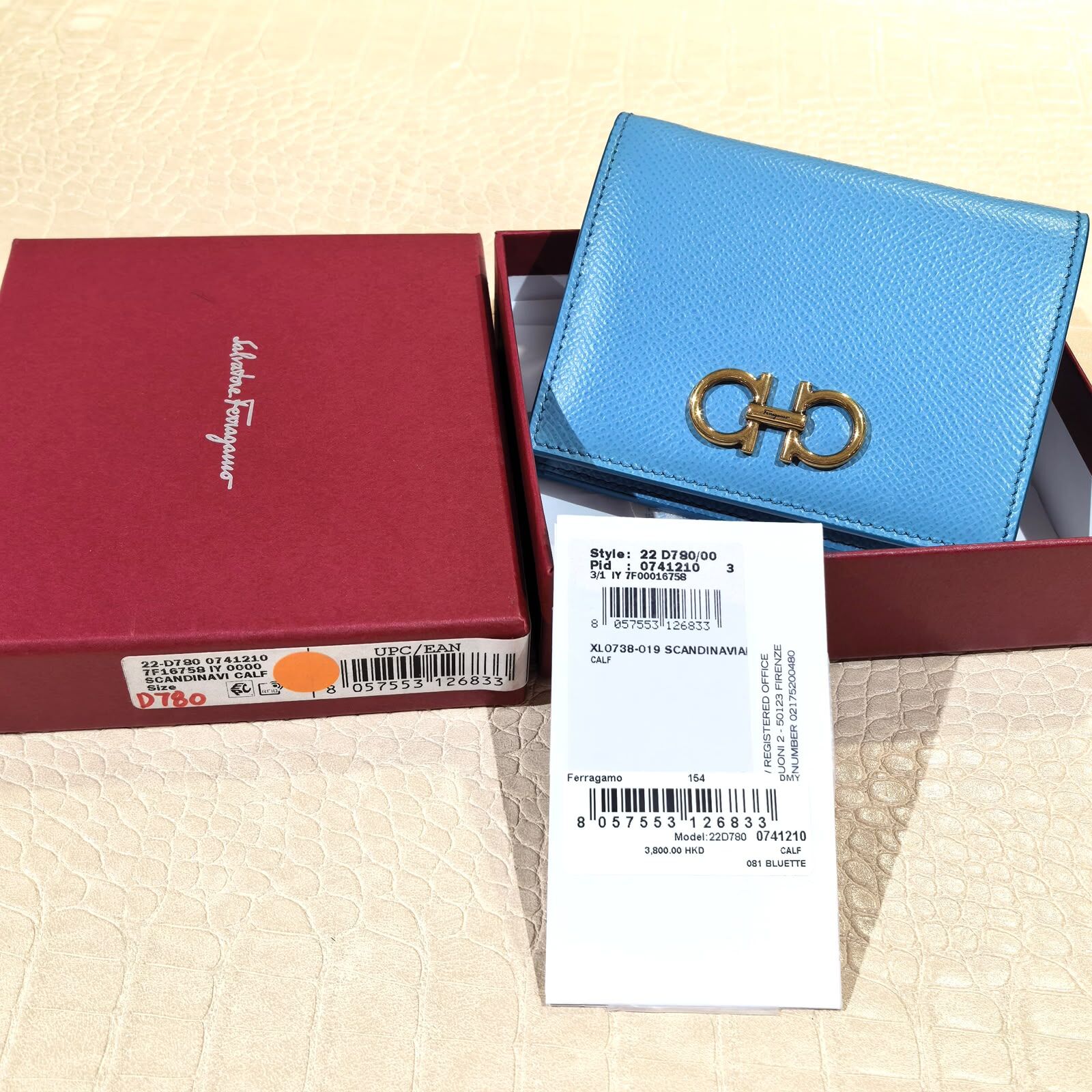 全新FERRAGAMO WALLET, 22D780,天空藍EPSOM皮短銀包, GANCINI COMPACT, #BRAND NEW #香榭站正品