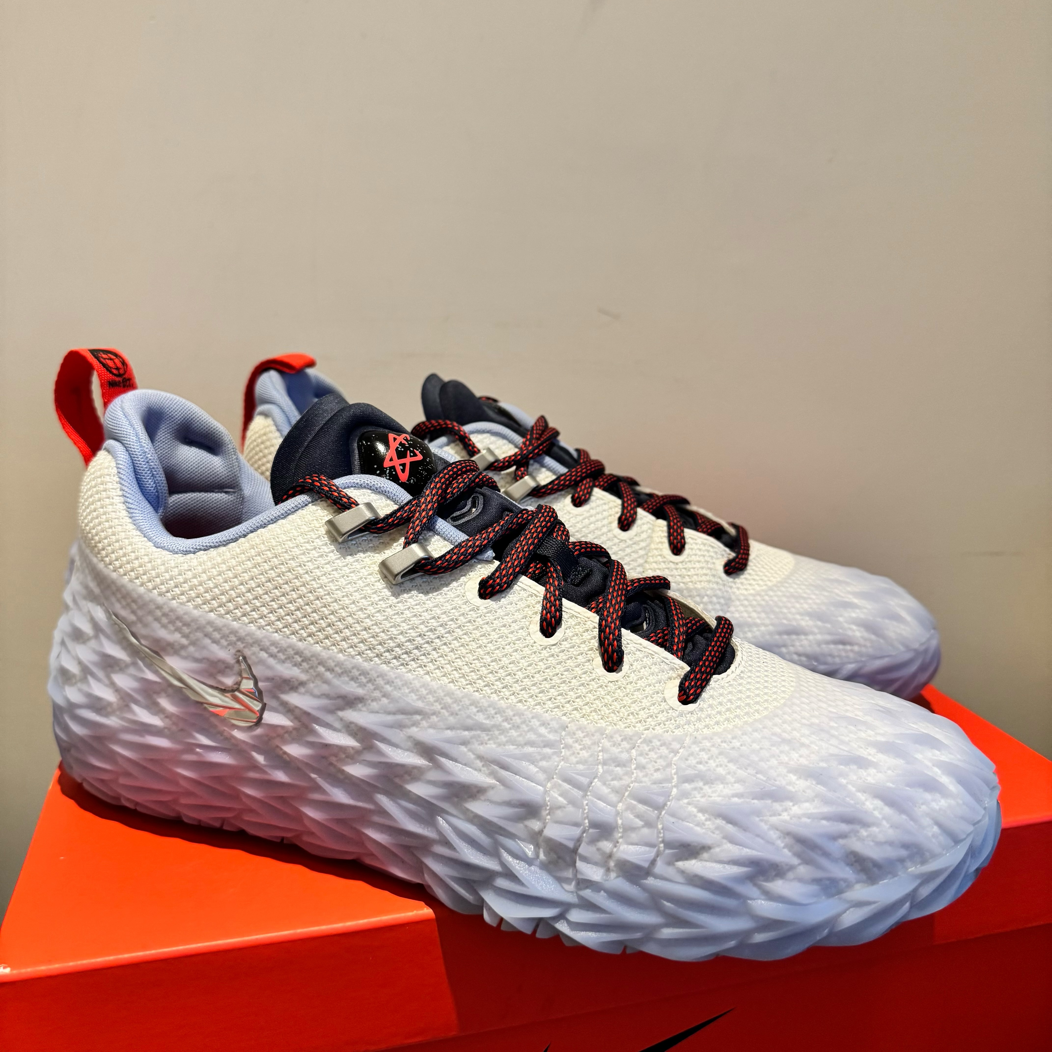 極新二手原盒【US11/29CM】XDR-X耐磨大底 CADE CUNNINGHAM X NIKE S.T. CHARGE  康寧漢 白色 籃球 實戰鞋【IZ6736-100】WU