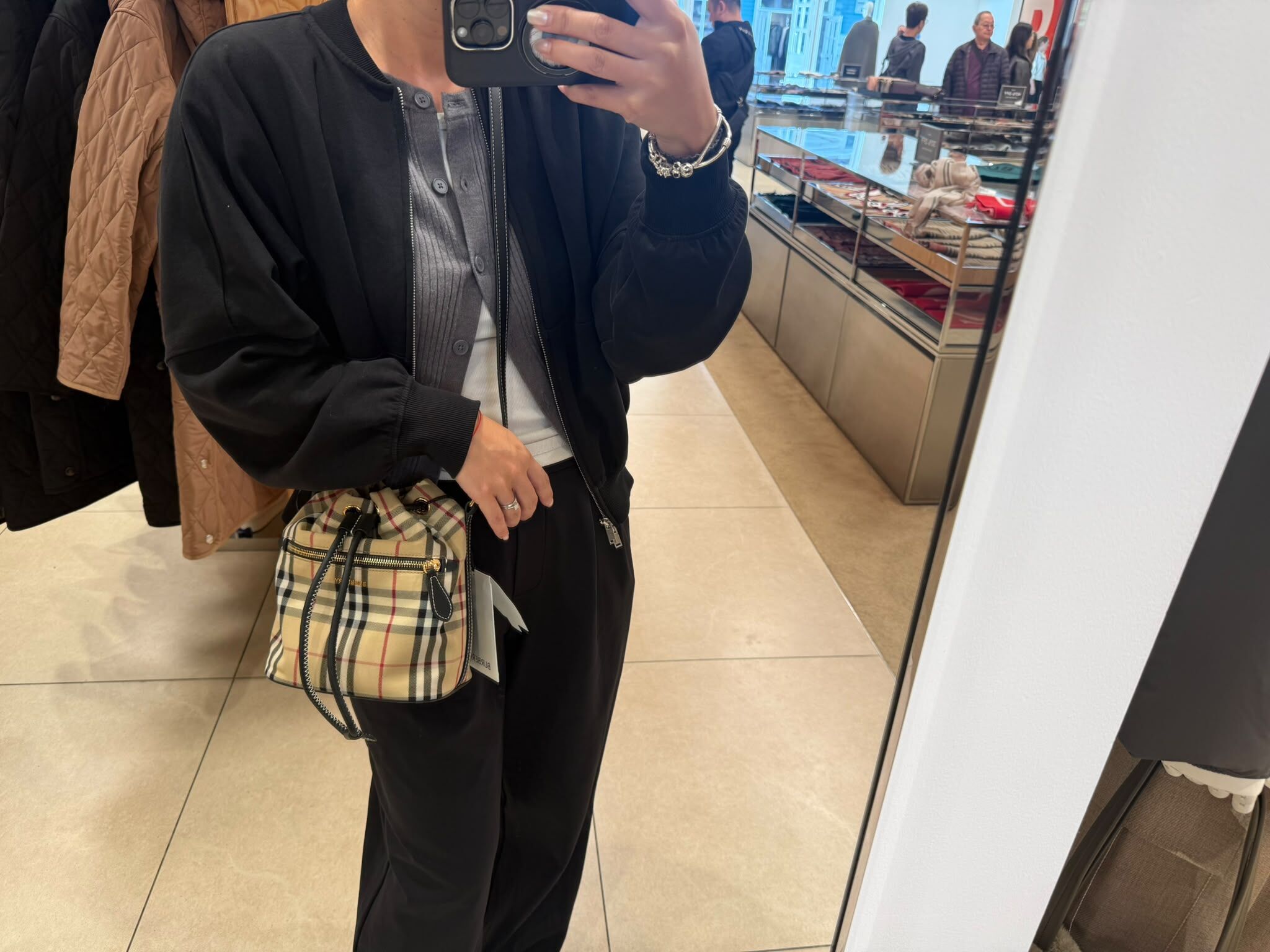 LYS02651 Burberry 經典格紋水桶袋
