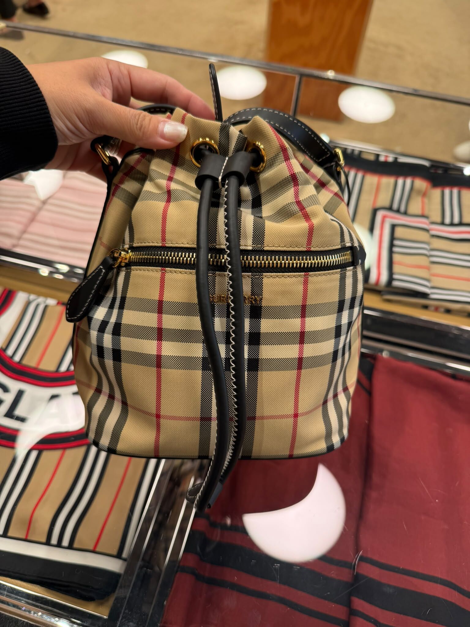 LYS02651 Burberry 經典格紋水桶袋