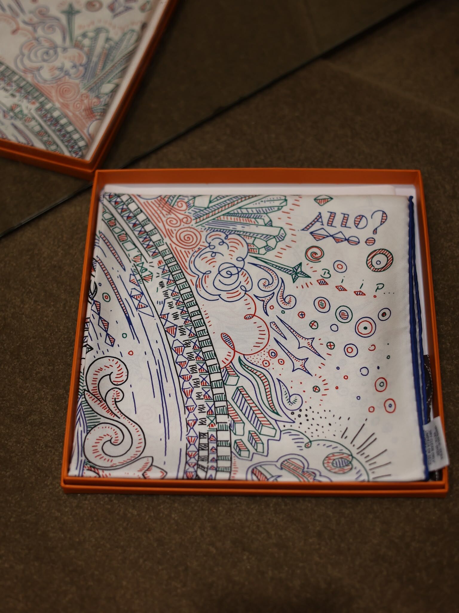Please hold the line scarf 100%soie 90x90cm blanc / bleu cobalt/rouge