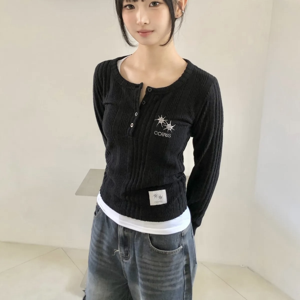 COiRIS SOFTEN KNIT BUTTON 全黑 直條紋 針織長袖 圓領鈕扣