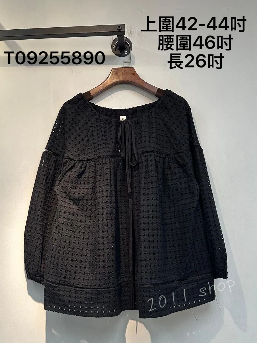 鏤空刺繡寬鬆TOP 上圍42-44吋 腰圍46吋 長26吋 T09255890