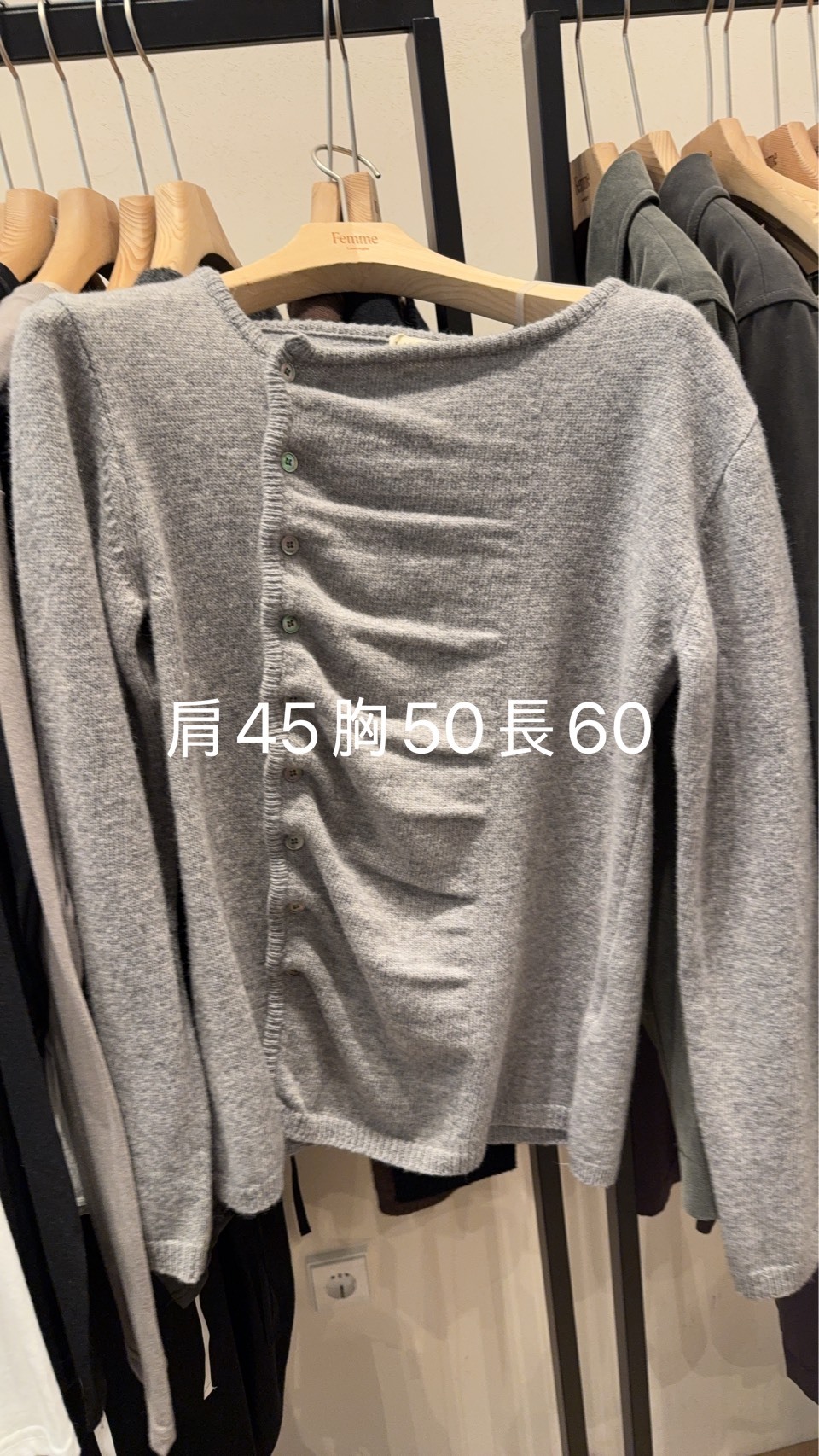 LF7102 斜開襟鈕扣抓褶針織上衣