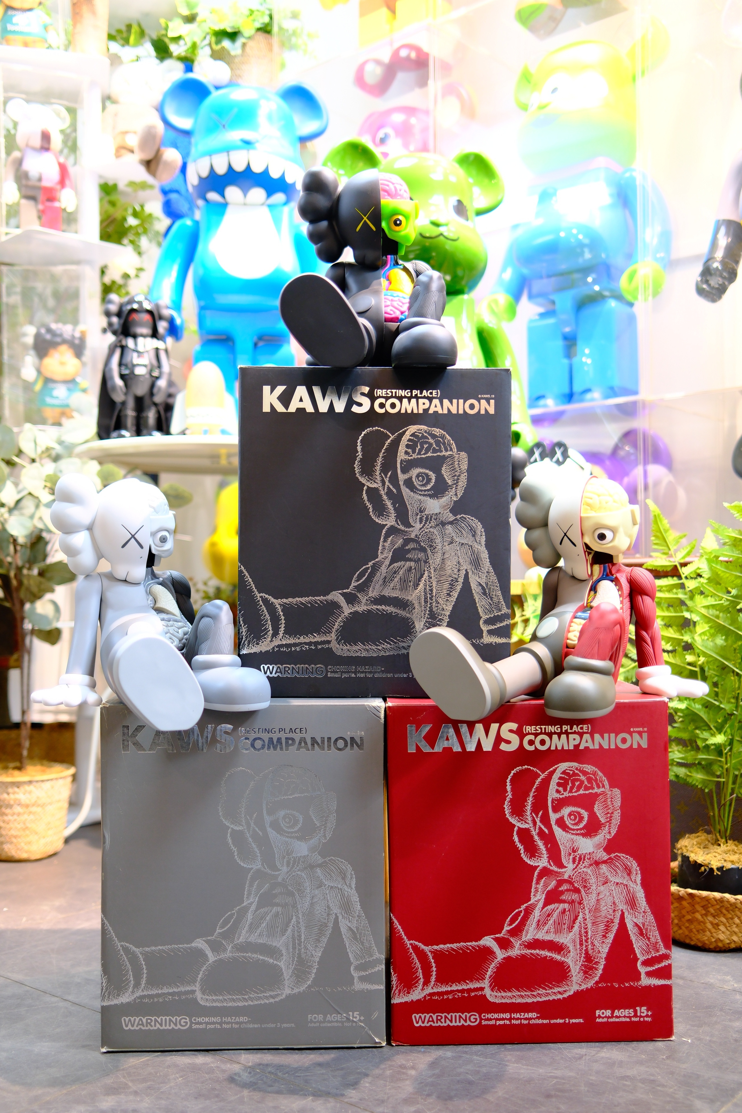 ⭐️Pre-Ownwd🥇現貨🥇KAWS Resting Place Vinyl Figure Black / Red / Grey