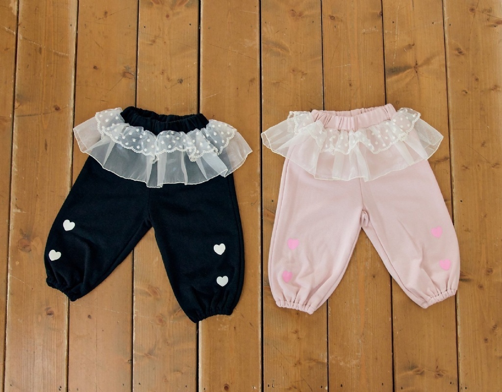 正韓秋bbb 兩色刺繡愛心蕾絲屁簾運動褲