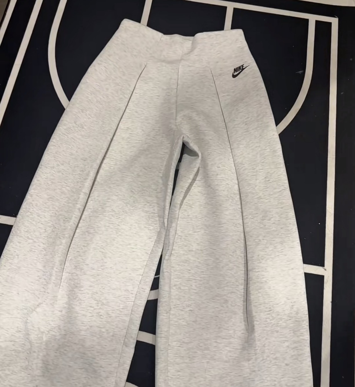 [特價代購，不退換] 女款 NIKE SPORTSWEAR TECH FLEECE 灰色 皺摺太空棉褲 高腰 寬褲 闊腿褲 長褲 【FV8053-063】