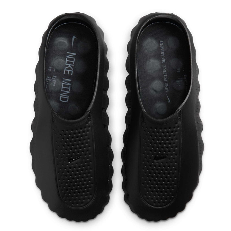 限量商品，不退換〈預定商品〉男鞋 NIKE MIND 001 TRIPLE BLACK 黑武士 黑色 科技 休閒 運動 賽前 穆勒鞋 拖鞋【HQ4307-005】