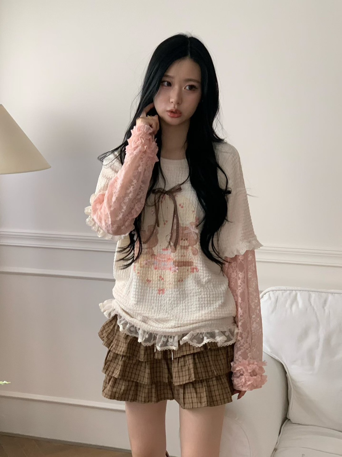 壓紋玩偶拼接蕾絲袖t