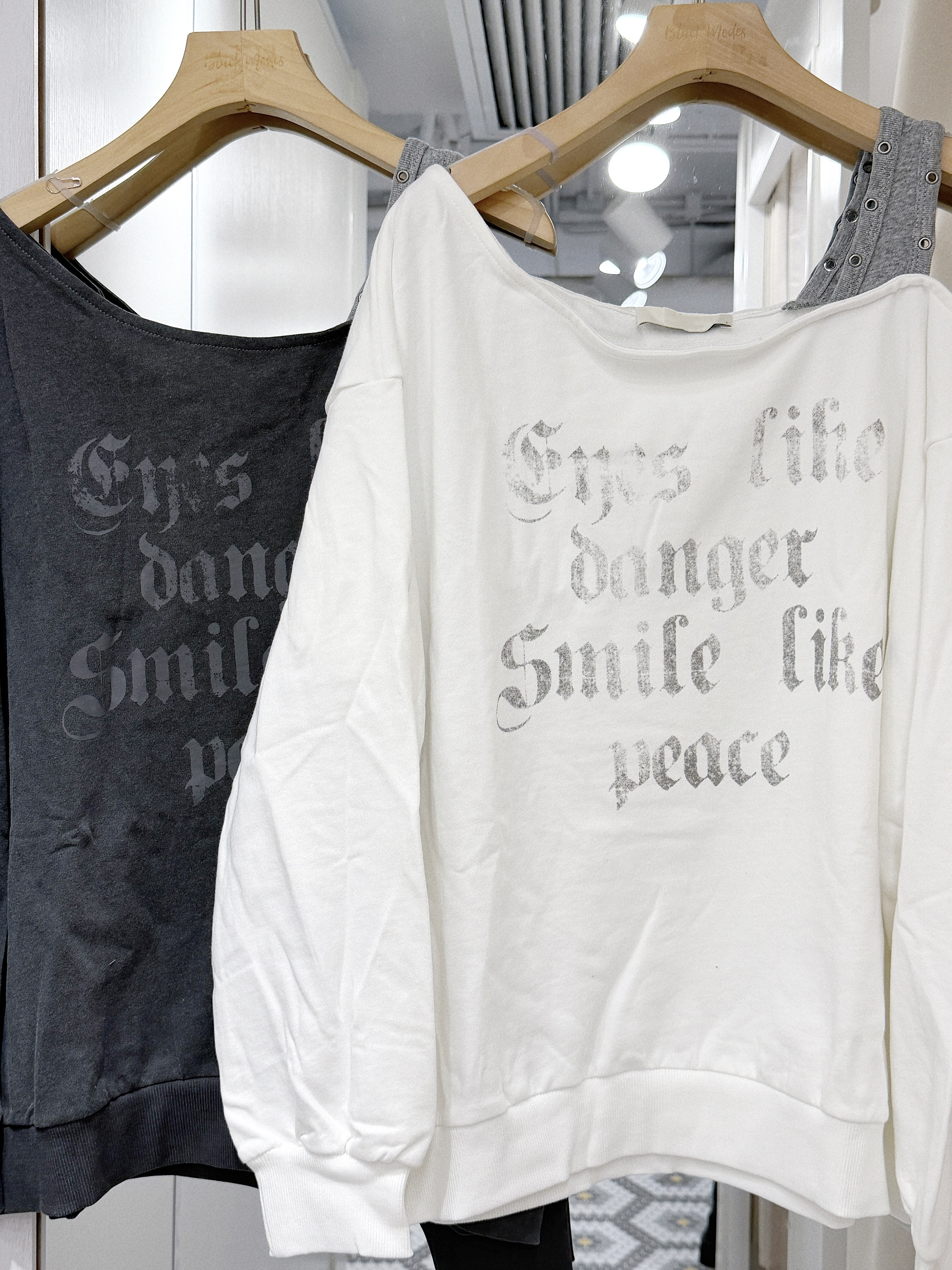 H0454｜小型格褪色Smile life peace圈扣吊帶寬鬆衛衣