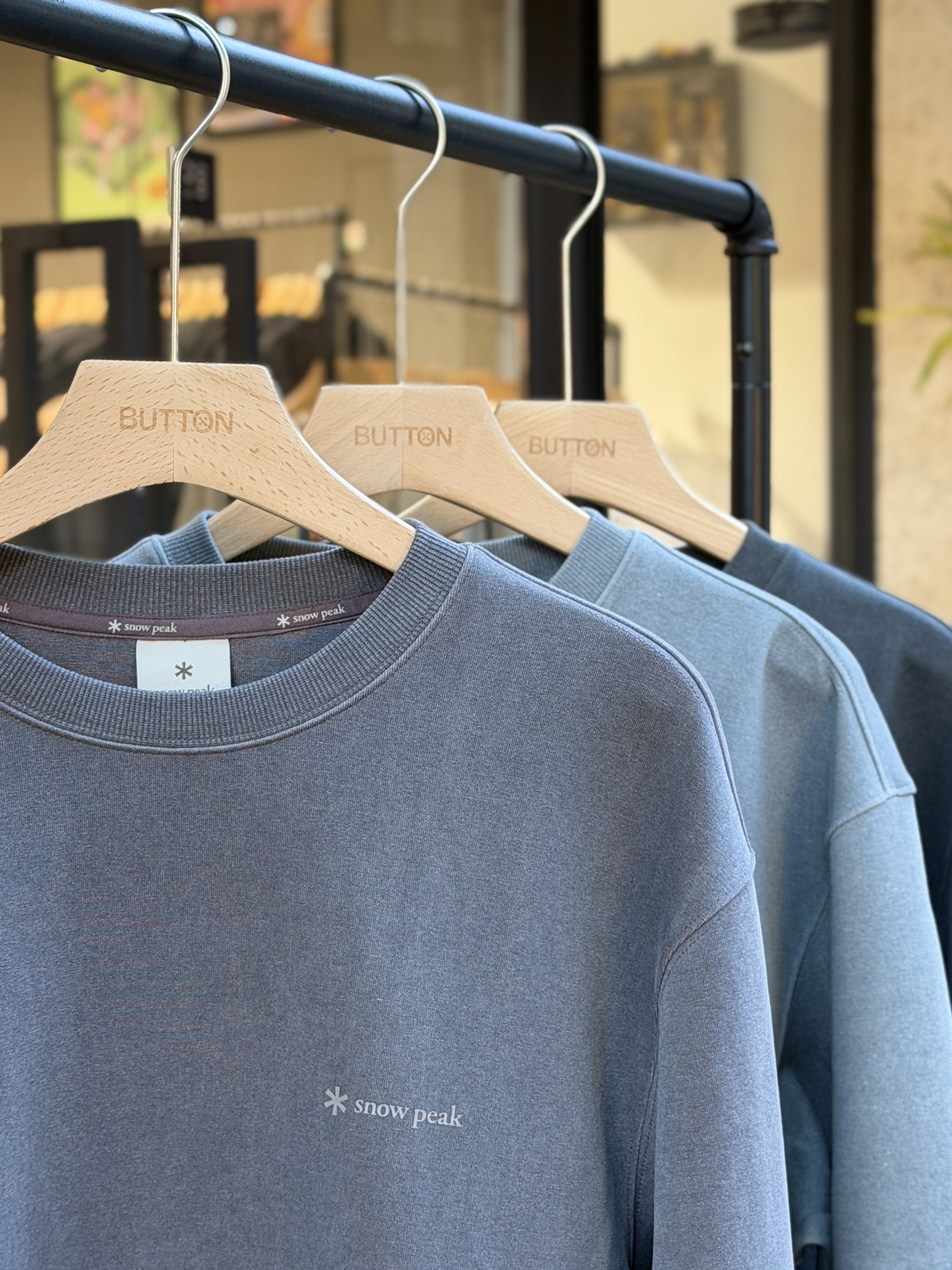【 26年秋冬🍂新品開團優惠價至9/22 23:59 】Snow Peak Pigment Dyed Lettering Sweatshirt Pigment Dyed 復古水洗染文樣大學Tee S26FUFHT64